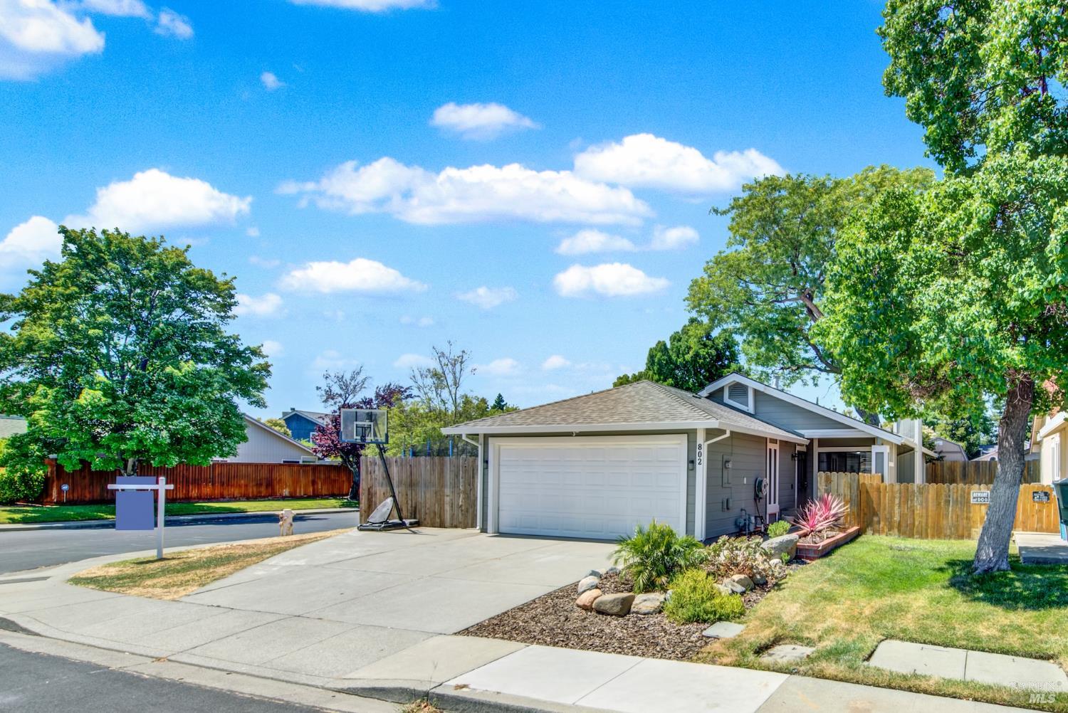 Detail Gallery Image 7 of 65 For 802 Morissette Way, Vacaville,  CA 95687 - 3 Beds | 2 Baths