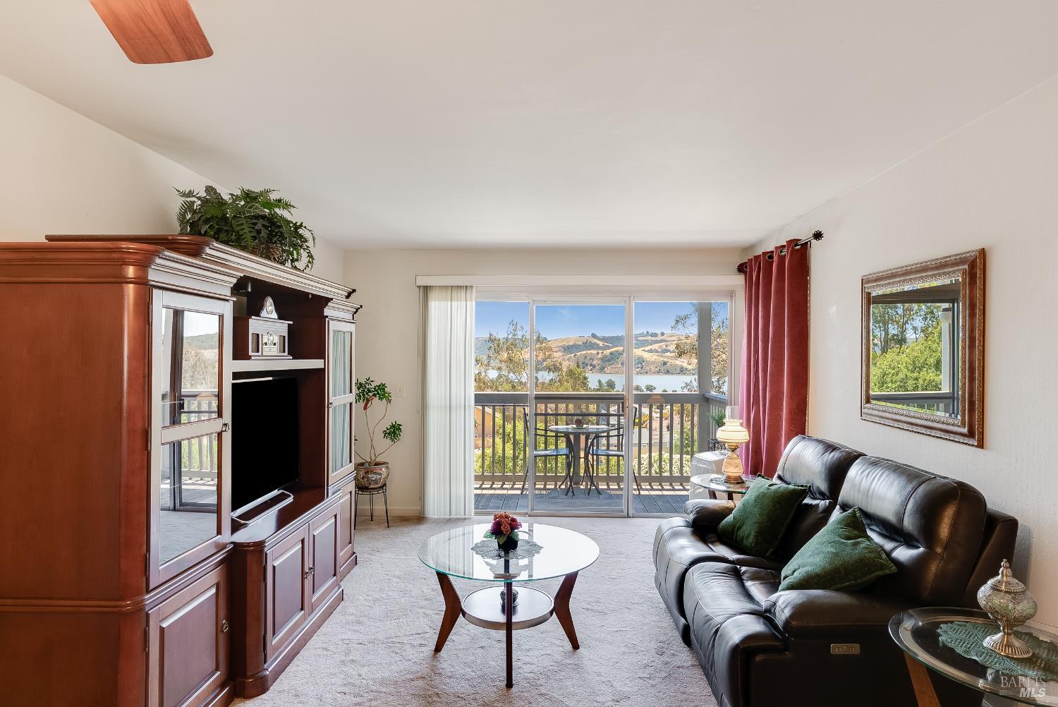 Detail Gallery Image 3 of 43 For 900 Southampton Rd #86,  Benicia,  CA 94510 - 1 Beds | 1 Baths