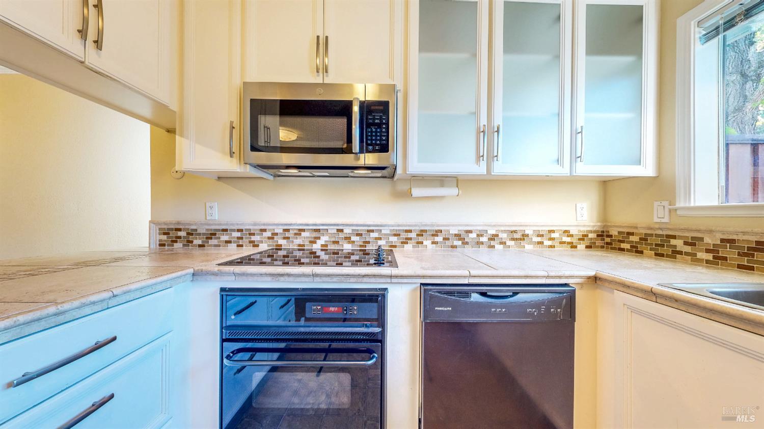 Detail Gallery Image 11 of 56 For 510 Racquet Club Cir, Rohnert Park,  CA 94928 - 3 Beds | 1/1 Baths