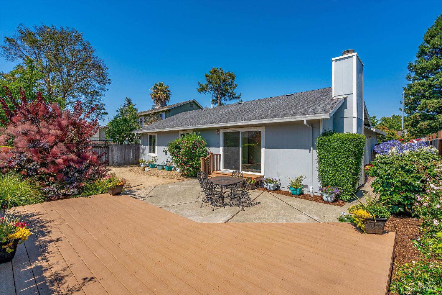 Detail Gallery Image 33 of 40 For 985 Elizabeth Ave, Rohnert Park,  CA 94928 - 3 Beds | 2 Baths