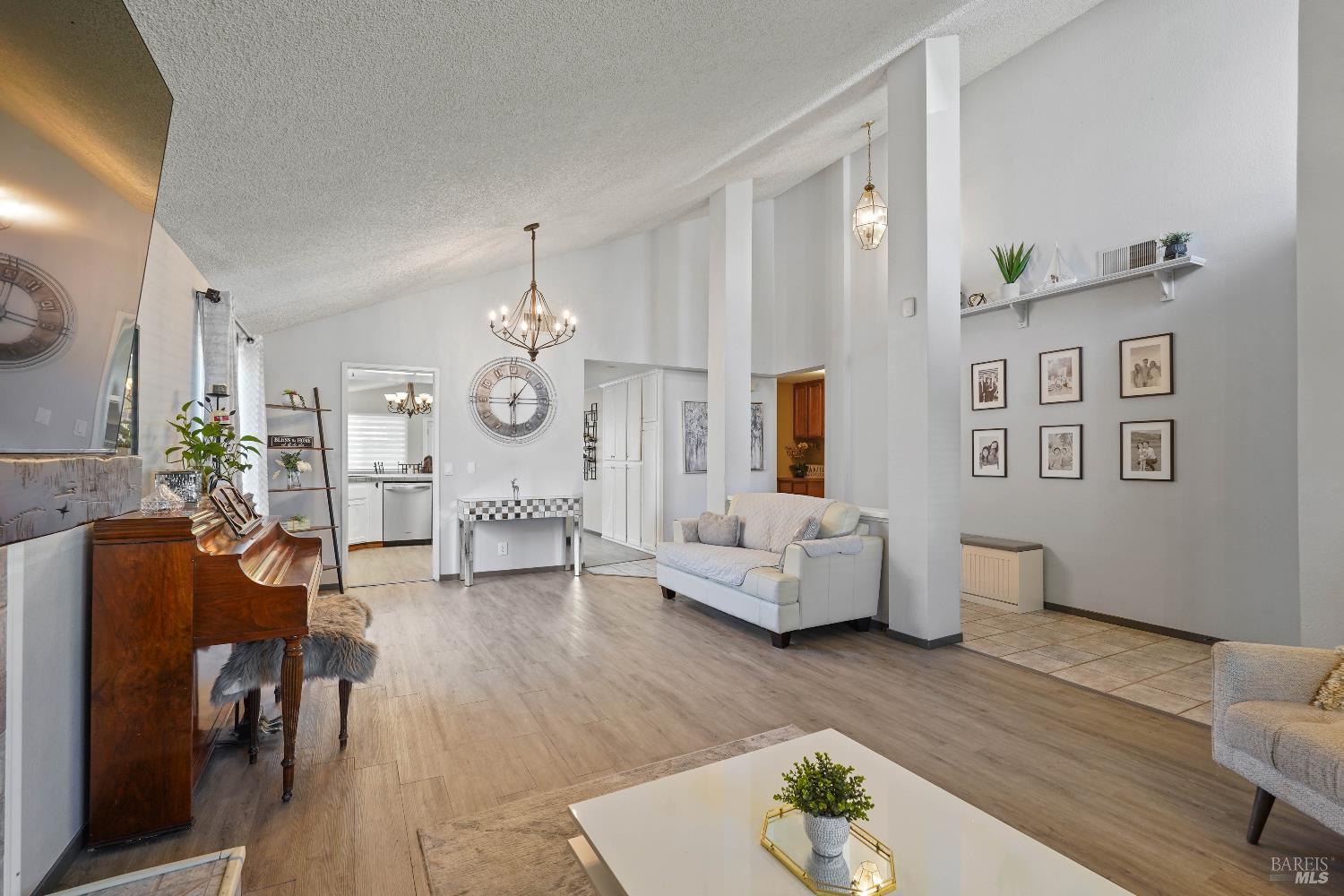 Detail Gallery Image 11 of 46 For 309 Saybrook Ave, Vacaville,  CA 95687 - 4 Beds | 2 Baths