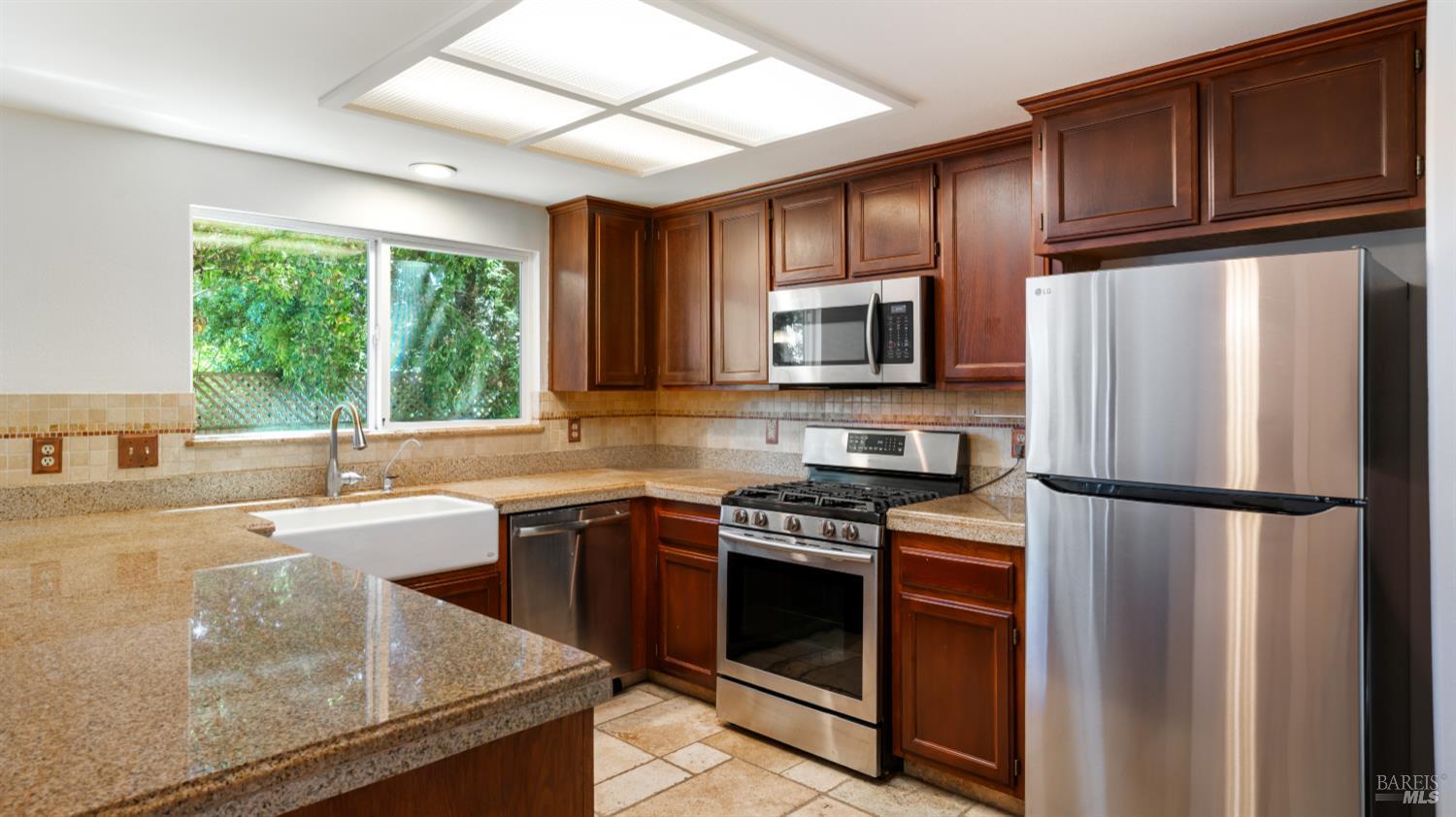 Detail Gallery Image 17 of 43 For 2318 S Hampton Cir, Santa Rosa,  CA 95401 - 4 Beds | 3 Baths
