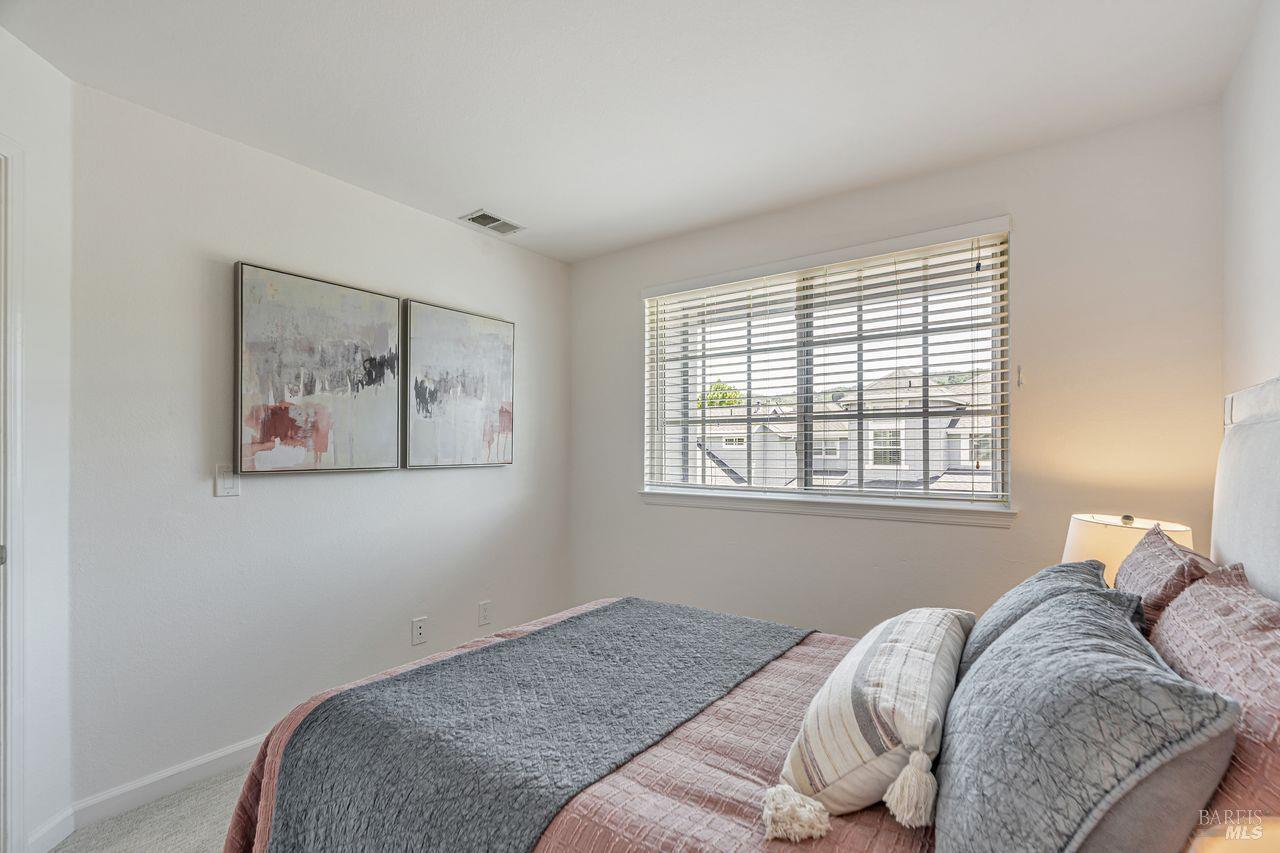 Detail Gallery Image 22 of 44 For 45 Mariners Cir, San Rafael,  CA 94903 - 3 Beds | 2 Baths