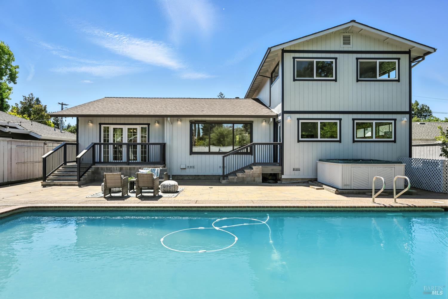 Detail Gallery Image 33 of 41 For 15 Arbor Cir, Novato,  CA 94947 - 5 Beds | 3 Baths