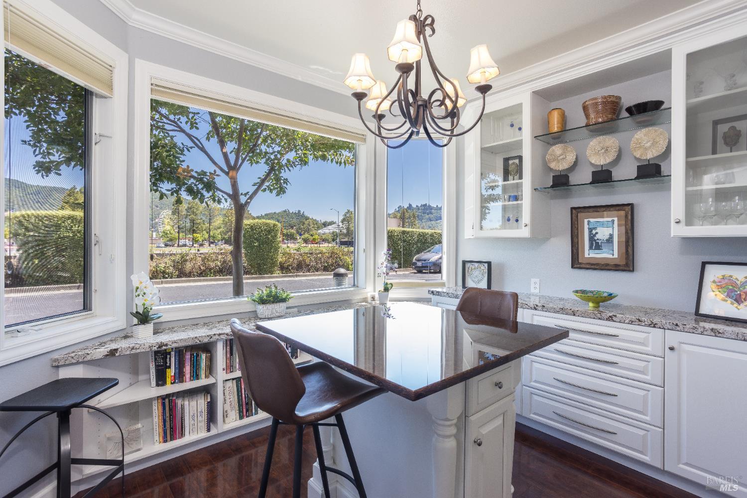 Detail Gallery Image 4 of 19 For 119 Gable Ct, San Rafael,  CA 94903 - 3 Beds | 2/1 Baths