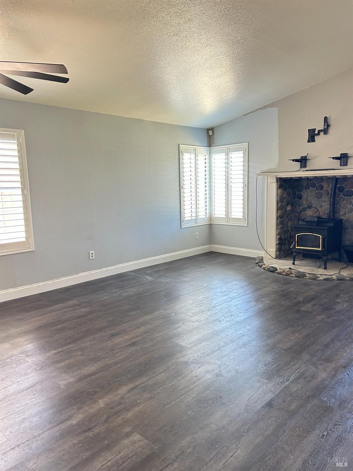 Detail Gallery Image 8 of 11 For 1091 Ruby Dr, Vacaville,  CA 95687 - 4 Beds | 2 Baths