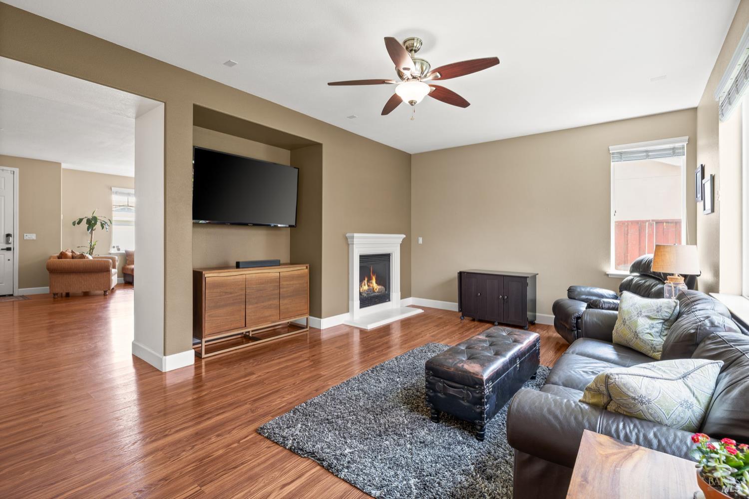 Detail Gallery Image 7 of 27 For 426 Tilden Cir, Vacaville,  CA 95688 - 4 Beds | 2/1 Baths
