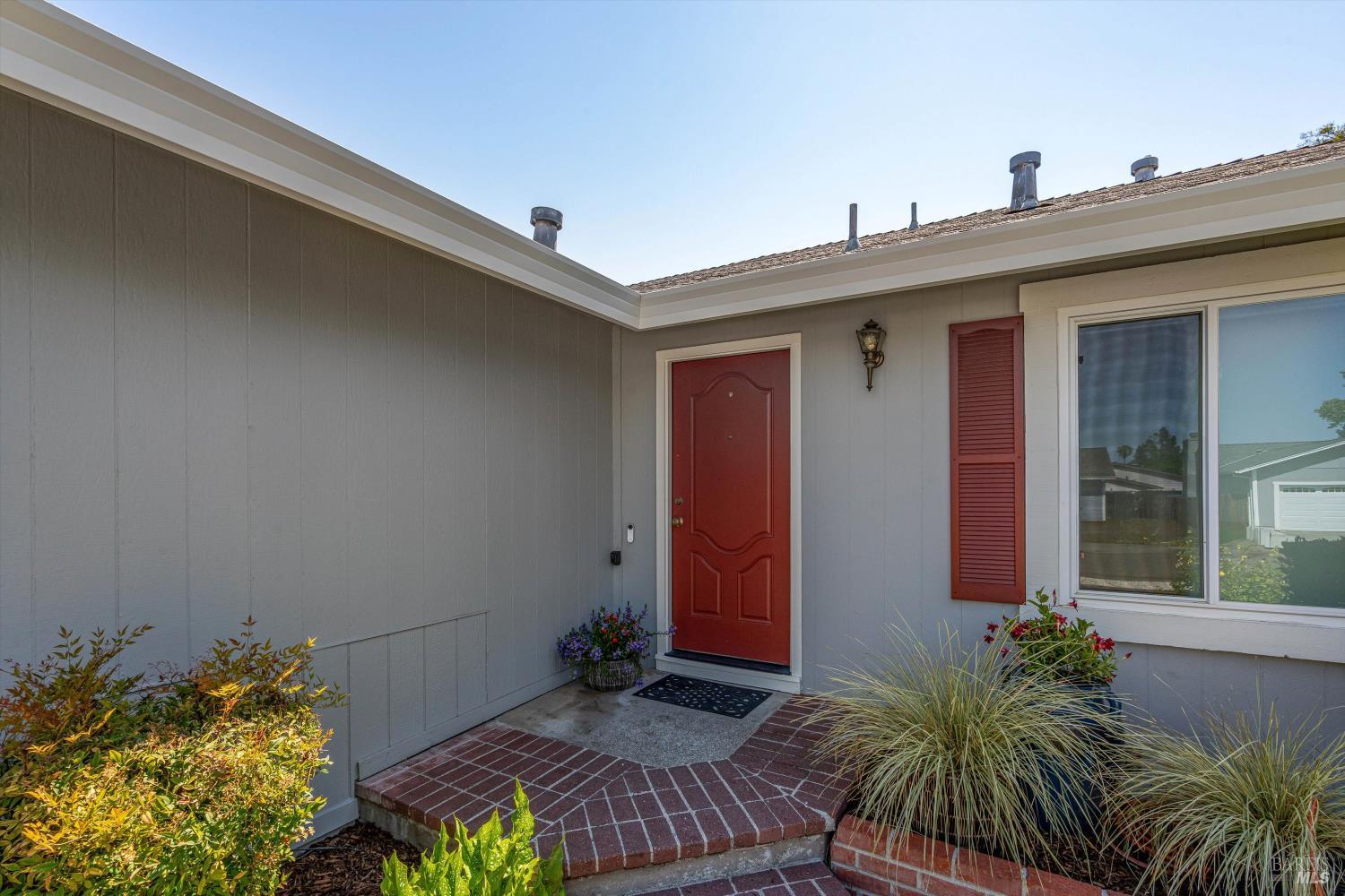 Detail Gallery Image 4 of 40 For 985 Elizabeth Ave, Rohnert Park,  CA 94928 - 3 Beds | 2 Baths