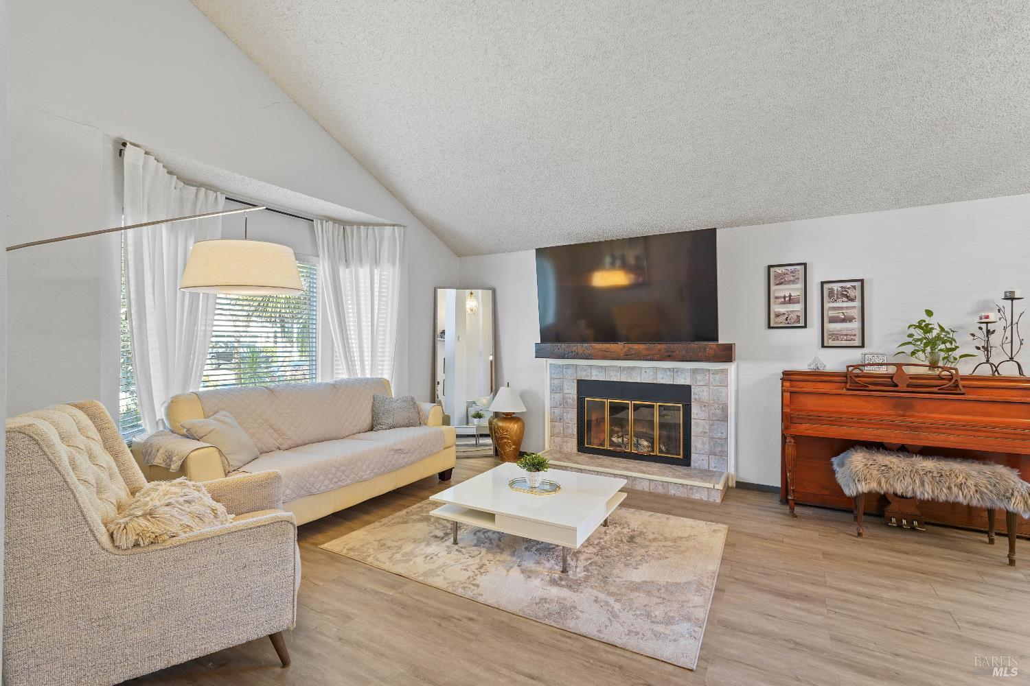 Detail Gallery Image 4 of 46 For 309 Saybrook Ave, Vacaville,  CA 95687 - 4 Beds | 2 Baths