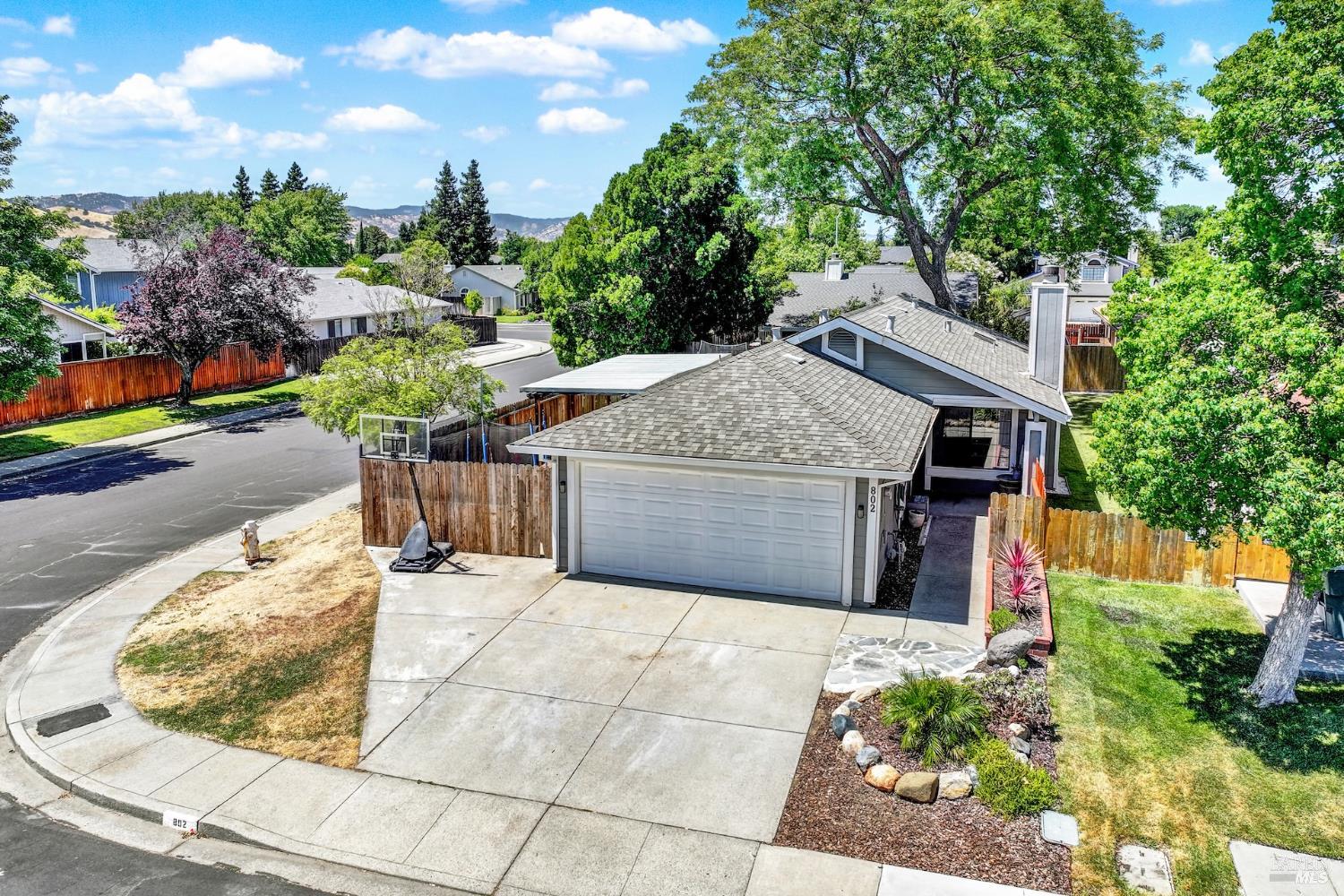 Detail Gallery Image 3 of 65 For 802 Morissette Way, Vacaville,  CA 95687 - 3 Beds | 2 Baths