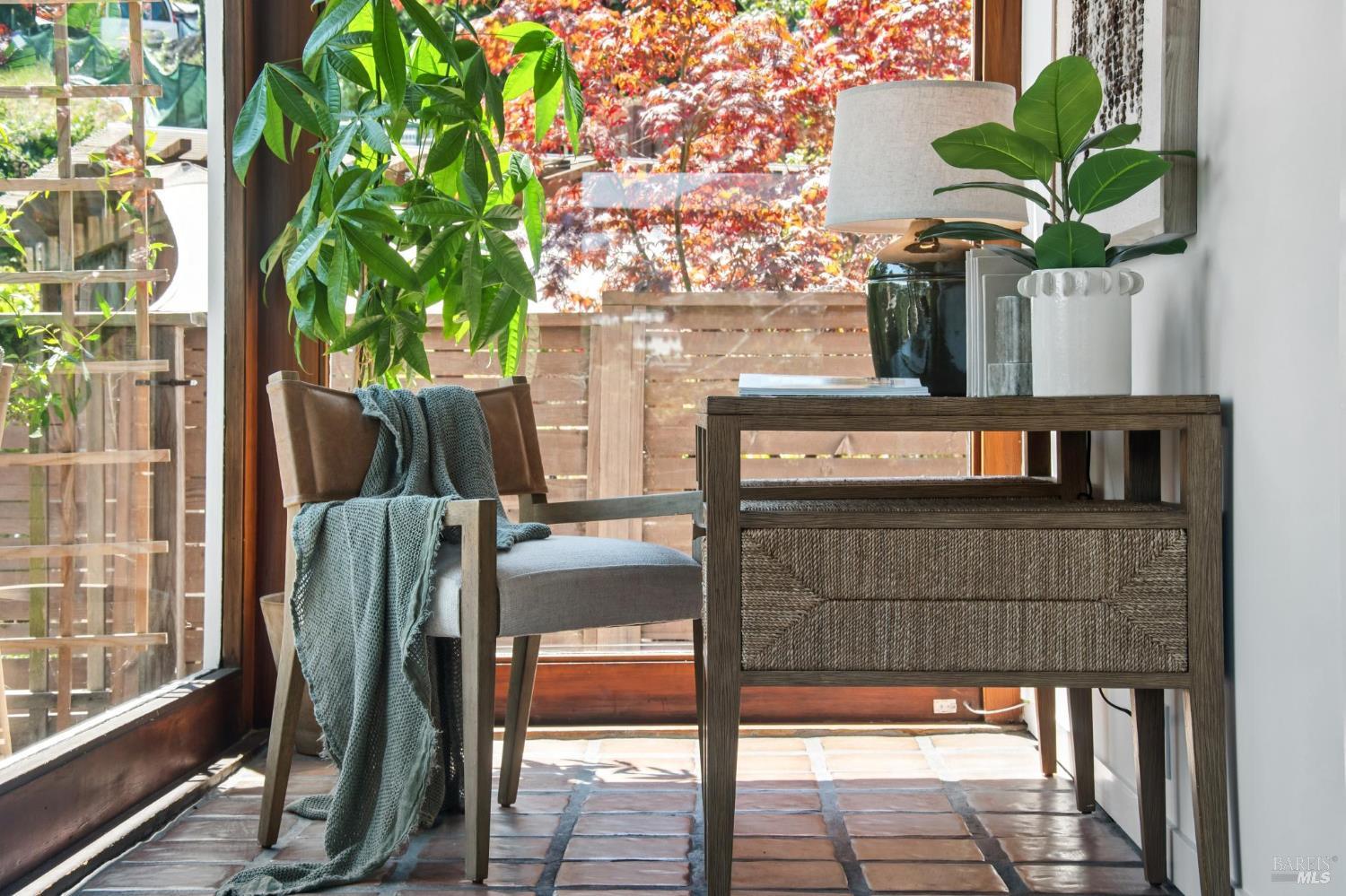 Detail Gallery Image 10 of 35 For 715 Alta Vista Rd, Mill Valley,  CA 94941 - 2 Beds | 1 Baths