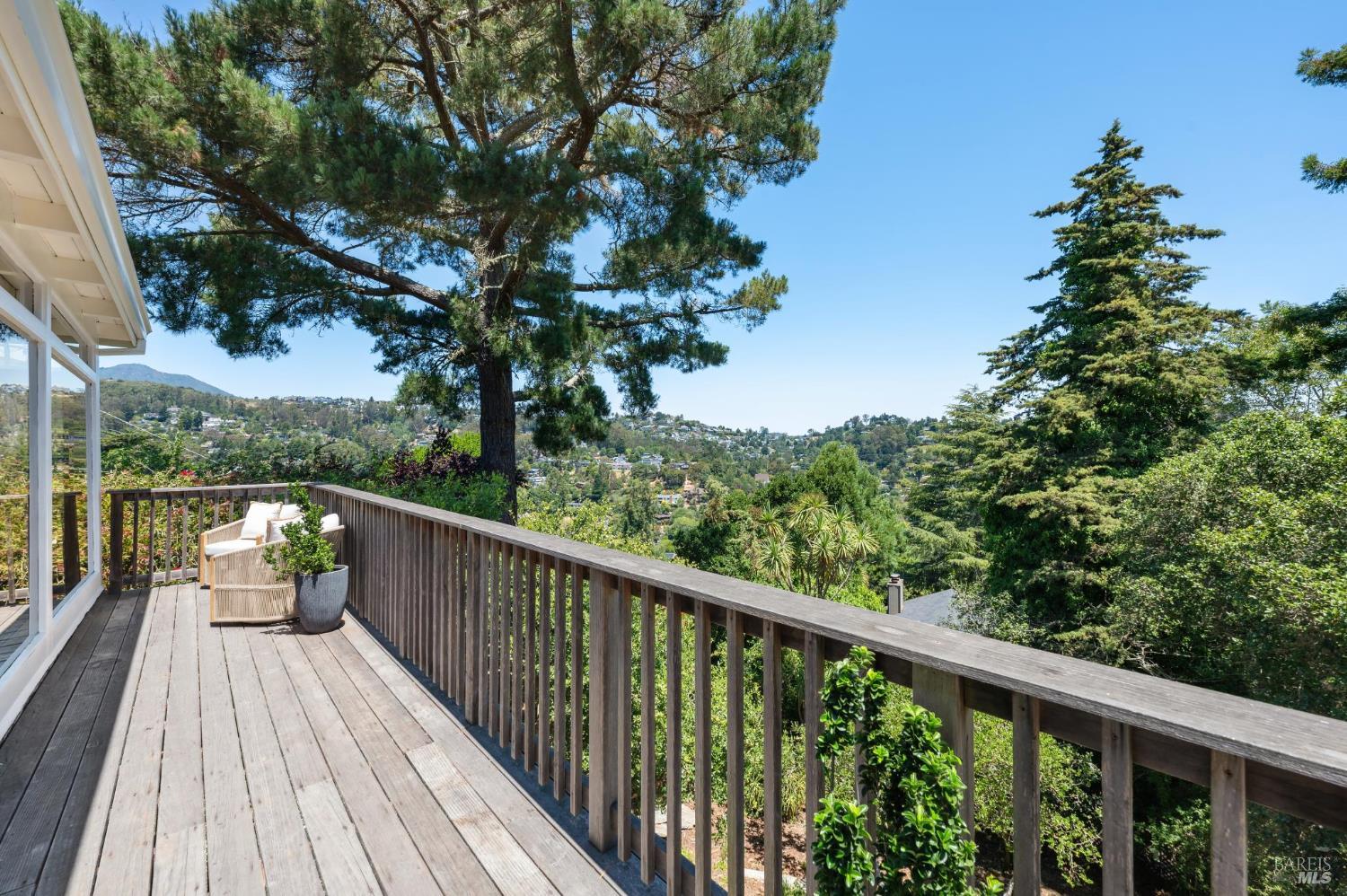 Detail Gallery Image 28 of 35 For 715 Alta Vista Rd, Mill Valley,  CA 94941 - 2 Beds | 1 Baths