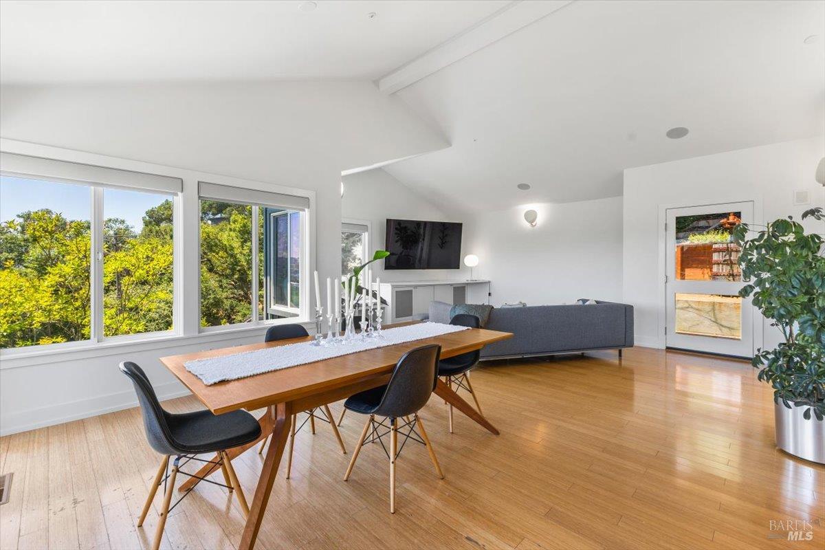 Detail Gallery Image 8 of 58 For 1831 Madrone Ave, Healdsburg,  CA 95448 - 3 Beds | 2/1 Baths