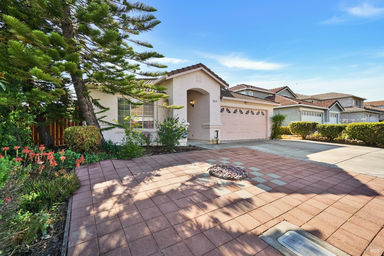 Detail Gallery Image 4 of 43 For 2139 Garnet Cir, Vallejo,  CA 94591 - 4 Beds | 2 Baths