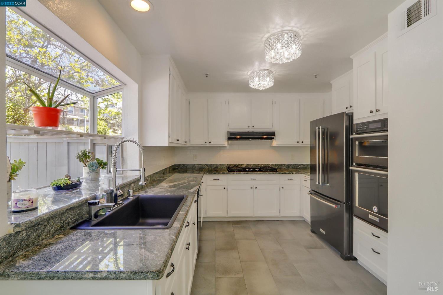 Detail Gallery Image 14 of 39 For 28 Shoal Dr, Vallejo,  CA 94591 - 3 Beds | 2/1 Baths