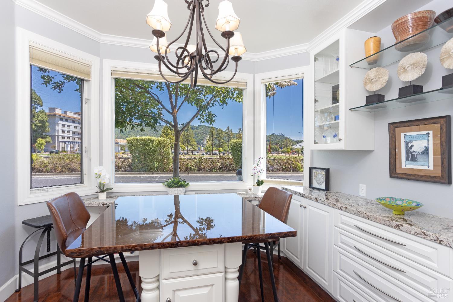 Detail Gallery Image 3 of 19 For 119 Gable Ct, San Rafael,  CA 94903 - 3 Beds | 2/1 Baths