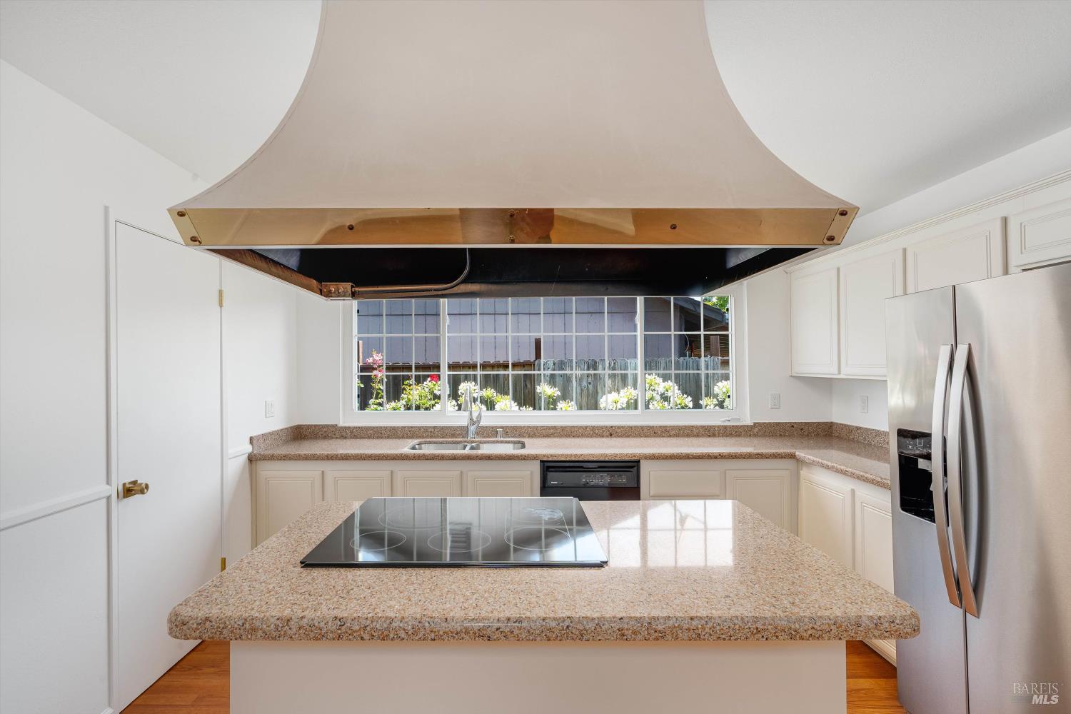 Detail Gallery Image 9 of 40 For 985 Elizabeth Ave, Rohnert Park,  CA 94928 - 3 Beds | 2 Baths