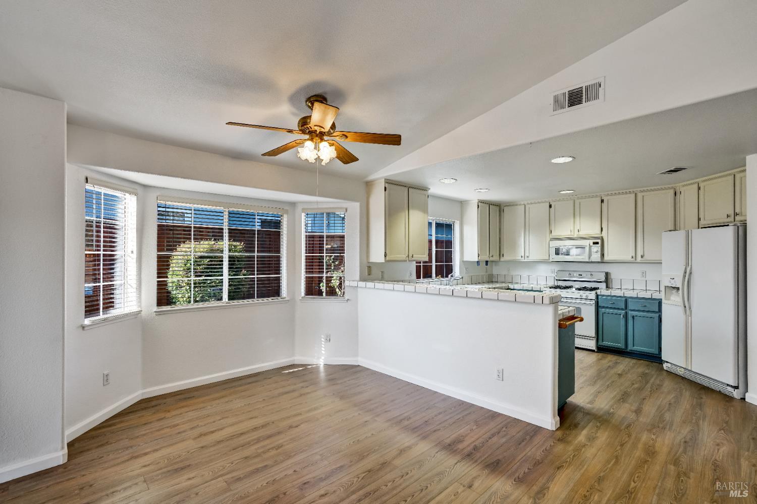 Detail Gallery Image 17 of 43 For 2139 Garnet Cir, Vallejo,  CA 94591 - 4 Beds | 2 Baths