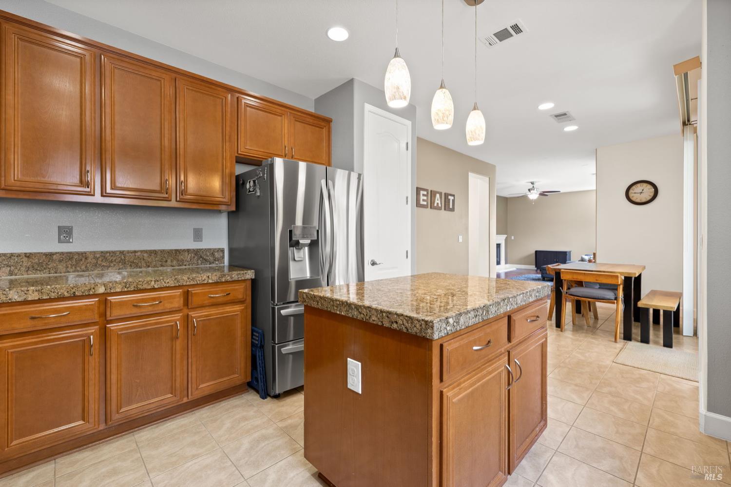 Detail Gallery Image 12 of 27 For 426 Tilden Cir, Vacaville,  CA 95688 - 4 Beds | 2/1 Baths