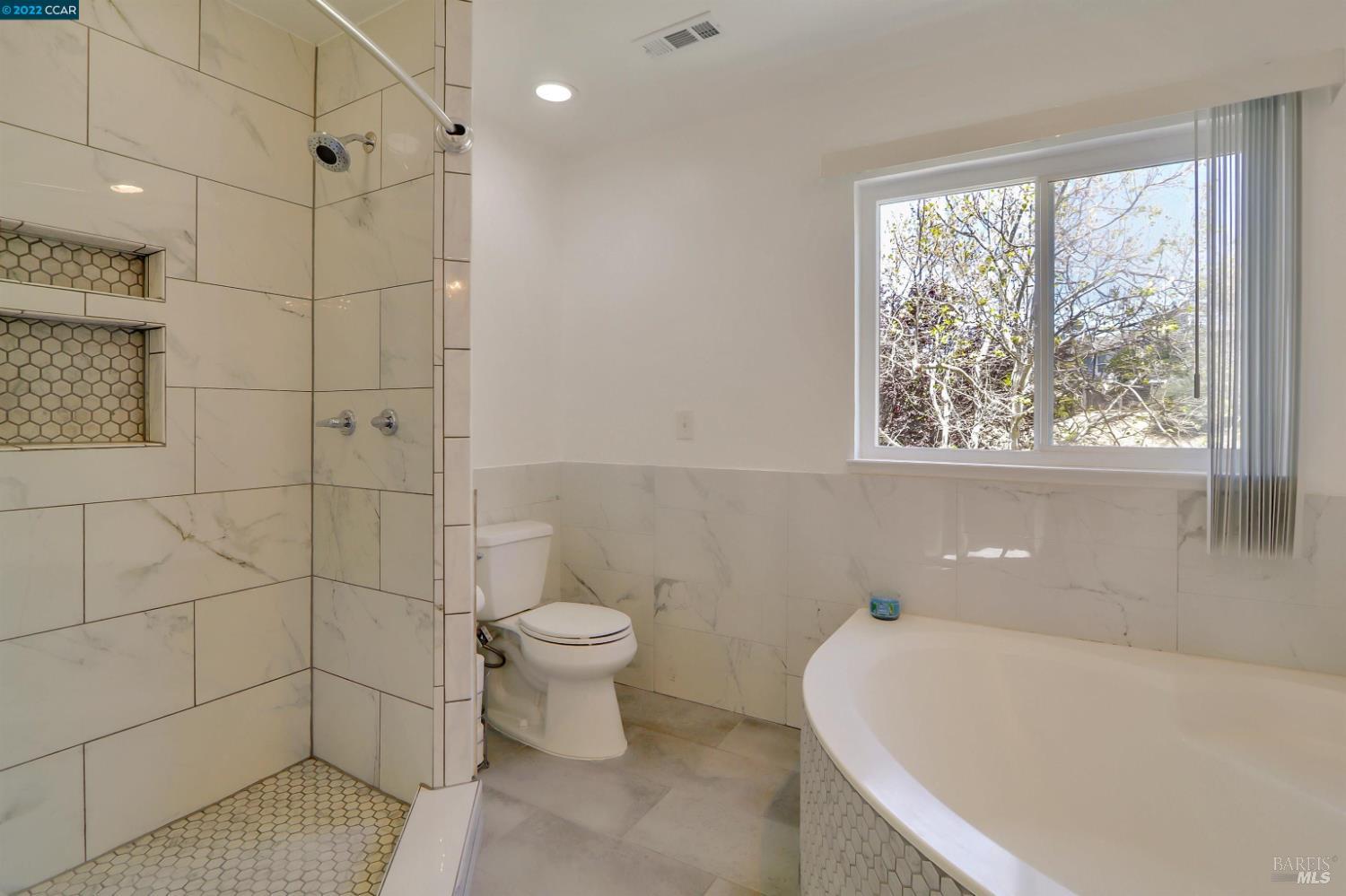 Detail Gallery Image 27 of 39 For 28 Shoal Dr, Vallejo,  CA 94591 - 3 Beds | 2/1 Baths