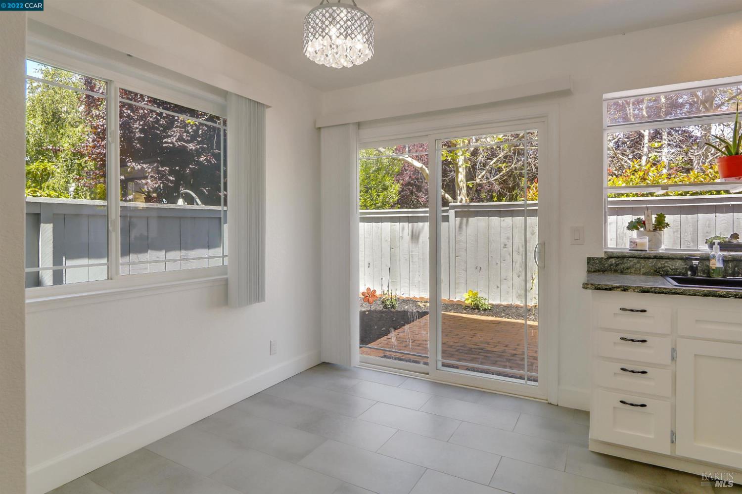 Detail Gallery Image 13 of 39 For 28 Shoal Dr, Vallejo,  CA 94591 - 3 Beds | 2/1 Baths