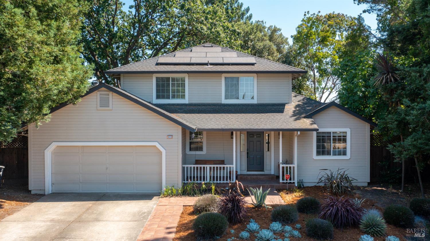 Detail Gallery Image 1 of 43 For 2318 S Hampton Cir, Santa Rosa,  CA 95401 - 4 Beds | 3 Baths