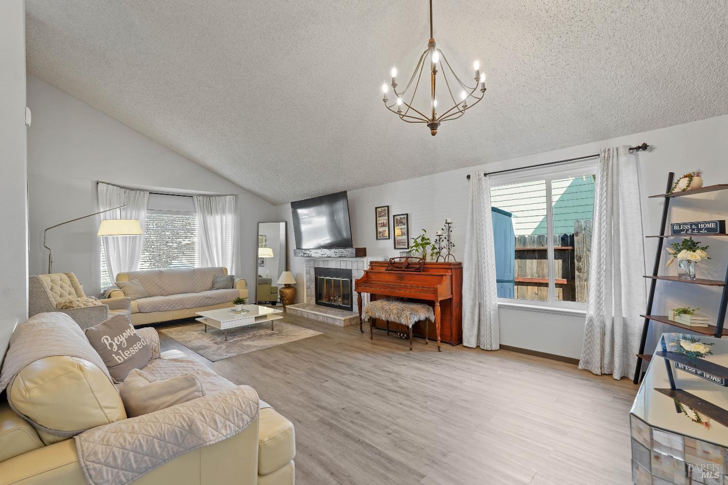 Detail Gallery Image 9 of 46 For 309 Saybrook Ave, Vacaville,  CA 95687 - 4 Beds | 2 Baths