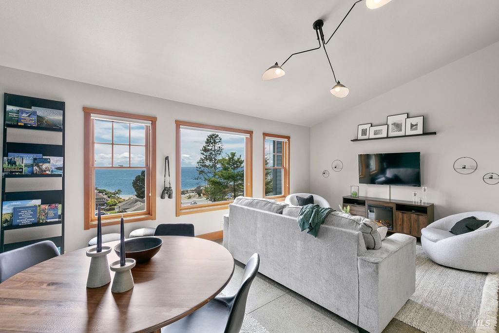 Detail Gallery Image 16 of 22 For 39150 Ocean Dr, Gualala,  CA 95445 - – Beds | – Baths