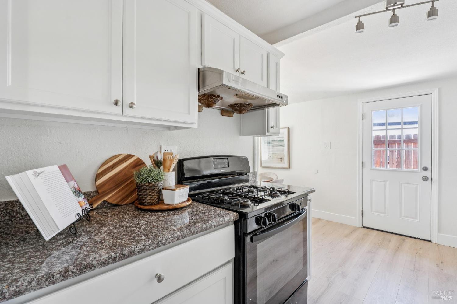 Detail Gallery Image 5 of 31 For 126 Los Altos Pl, American Canyon,  CA 94503 - 4 Beds | 3 Baths