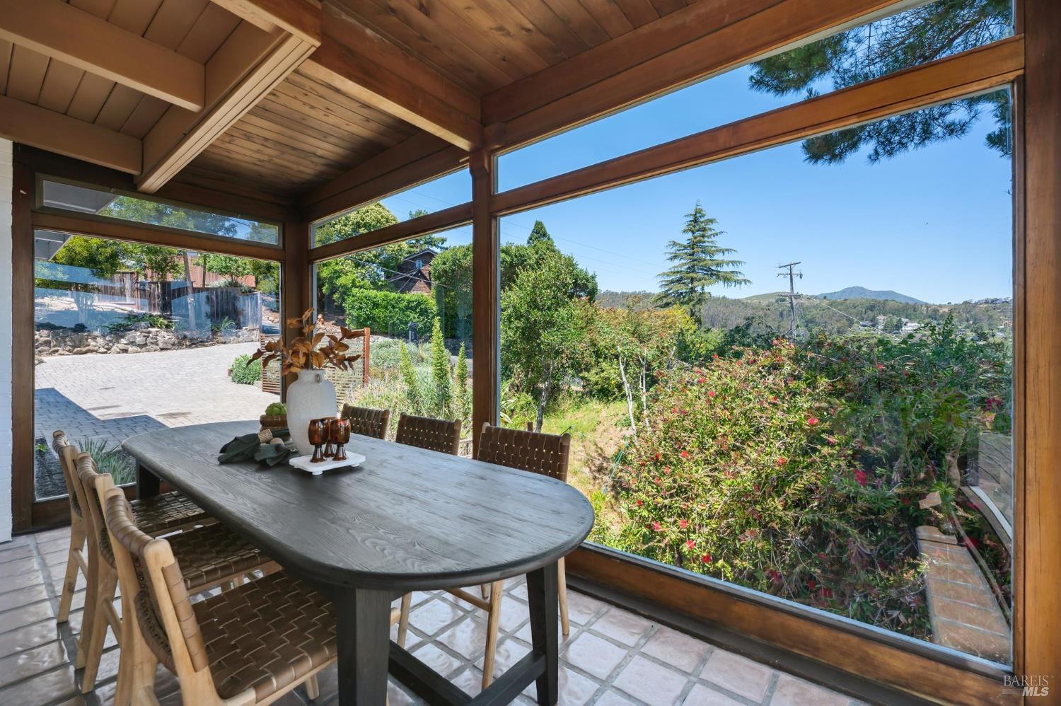 Detail Gallery Image 11 of 35 For 715 Alta Vista Rd, Mill Valley,  CA 94941 - 2 Beds | 1 Baths