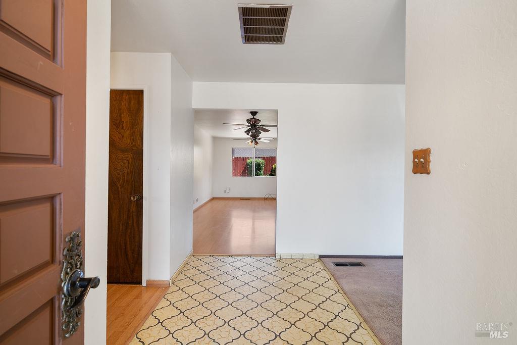 Detail Gallery Image 4 of 44 For 1314 Eastwood St, Vallejo,  CA 94591 - 3 Beds | 2 Baths