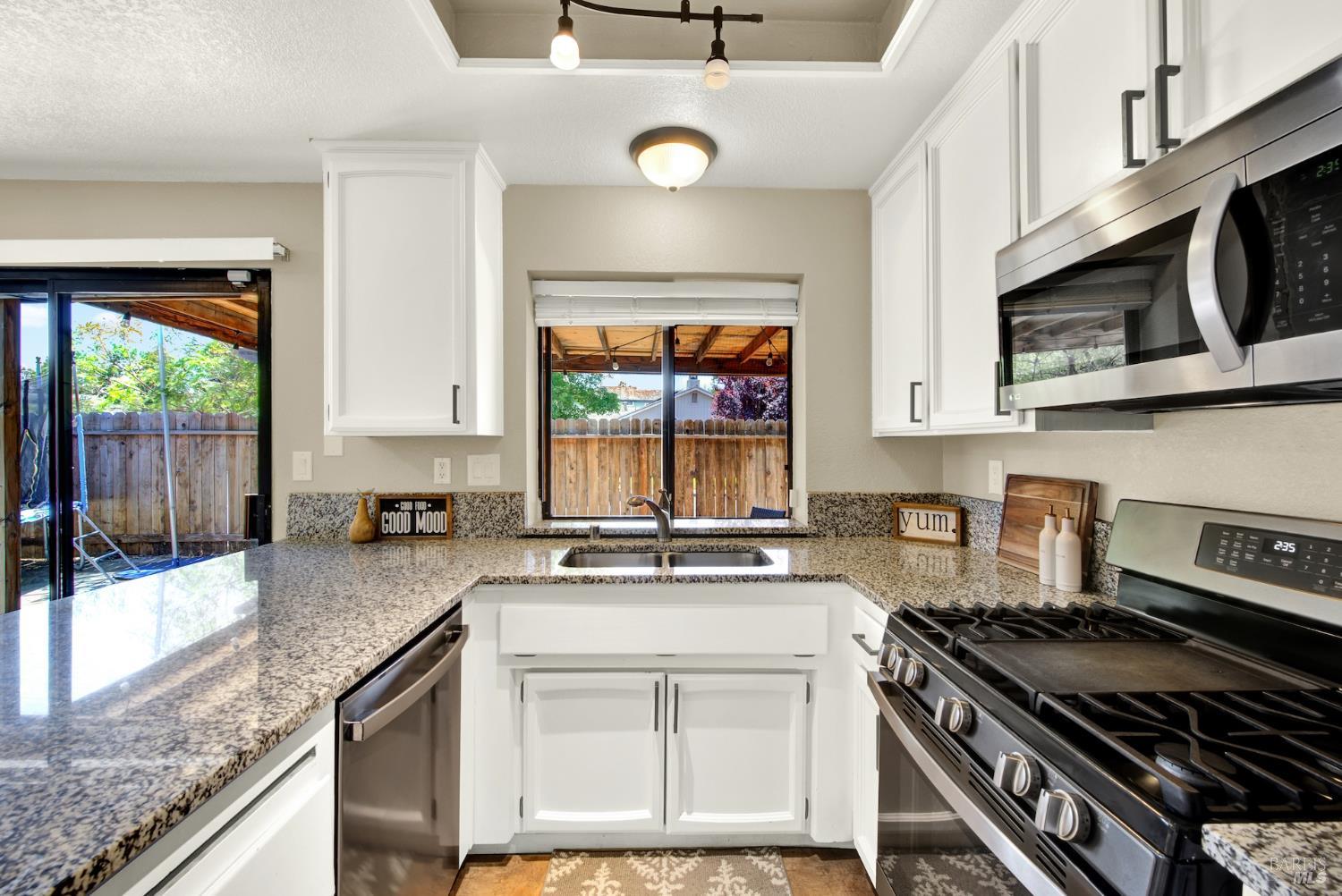 Detail Gallery Image 23 of 65 For 802 Morissette Way, Vacaville,  CA 95687 - 3 Beds | 2 Baths