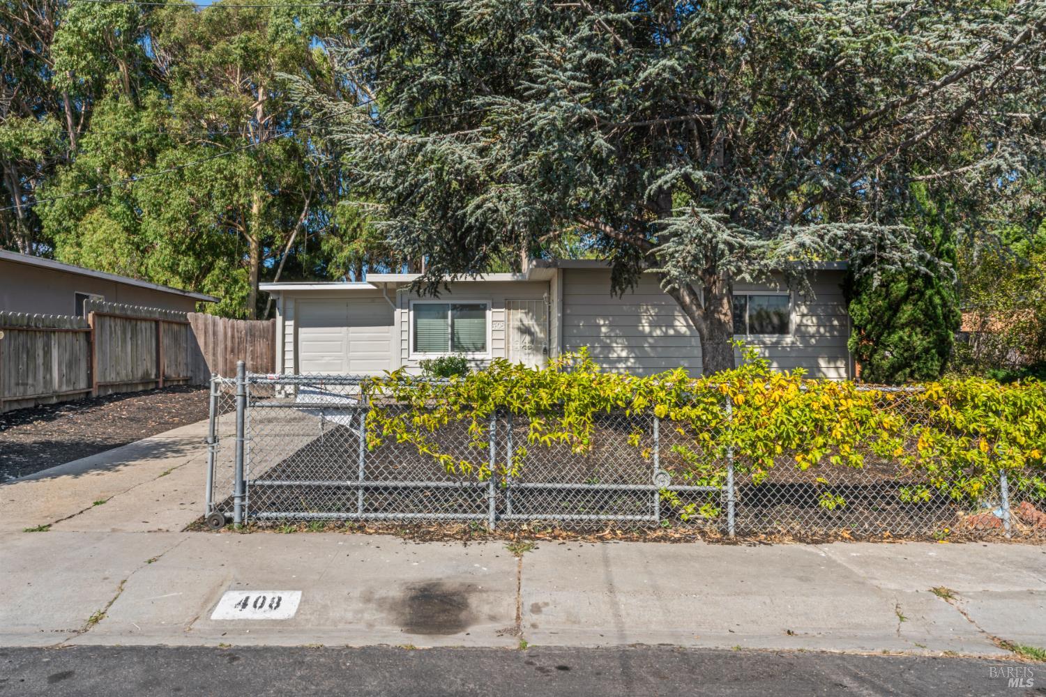 Detail Gallery Image 4 of 24 For 408 Christine Dr, San Pablo,  CA 94806 - 3 Beds | 1 Baths