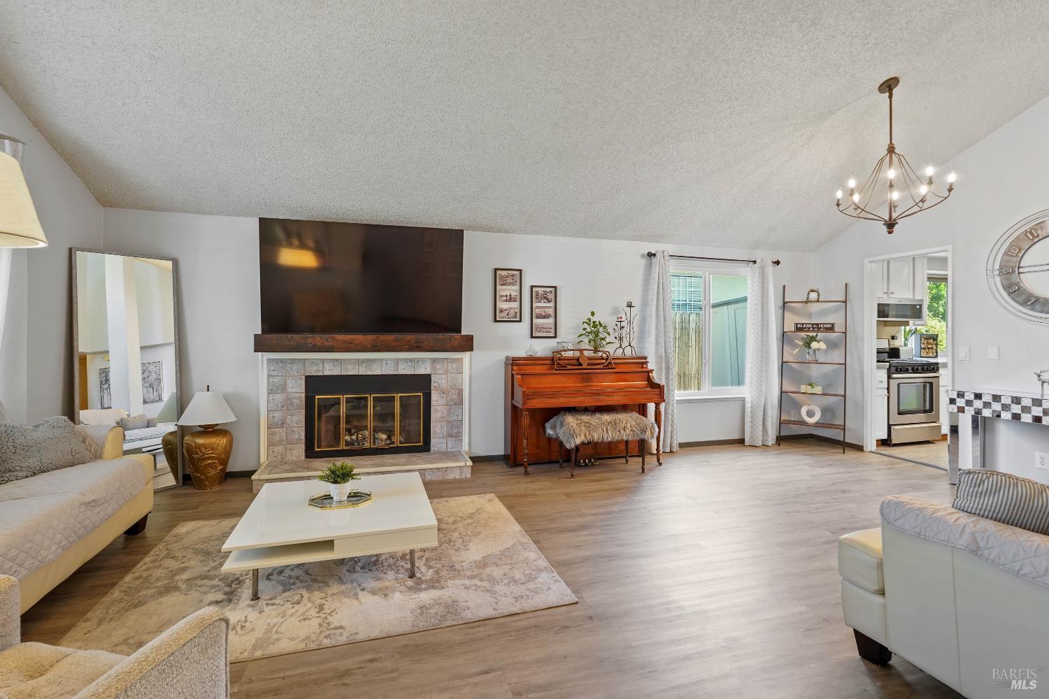Detail Gallery Image 5 of 46 For 309 Saybrook Ave, Vacaville,  CA 95687 - 4 Beds | 2 Baths
