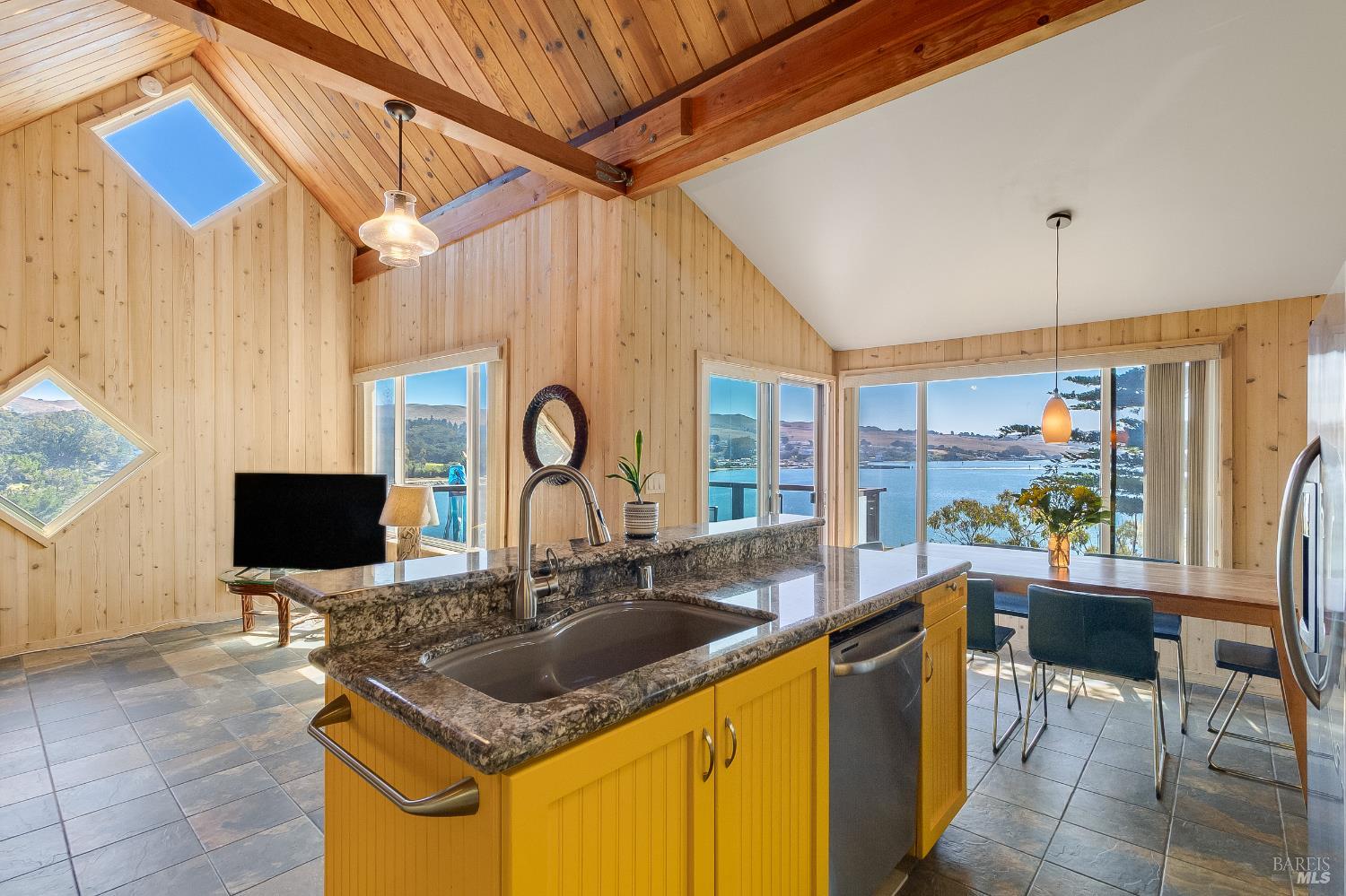 Detail Gallery Image 12 of 28 For 2020 Sandpiper Ct, Bodega Bay,  CA 94923 - 2 Beds | 1 Baths