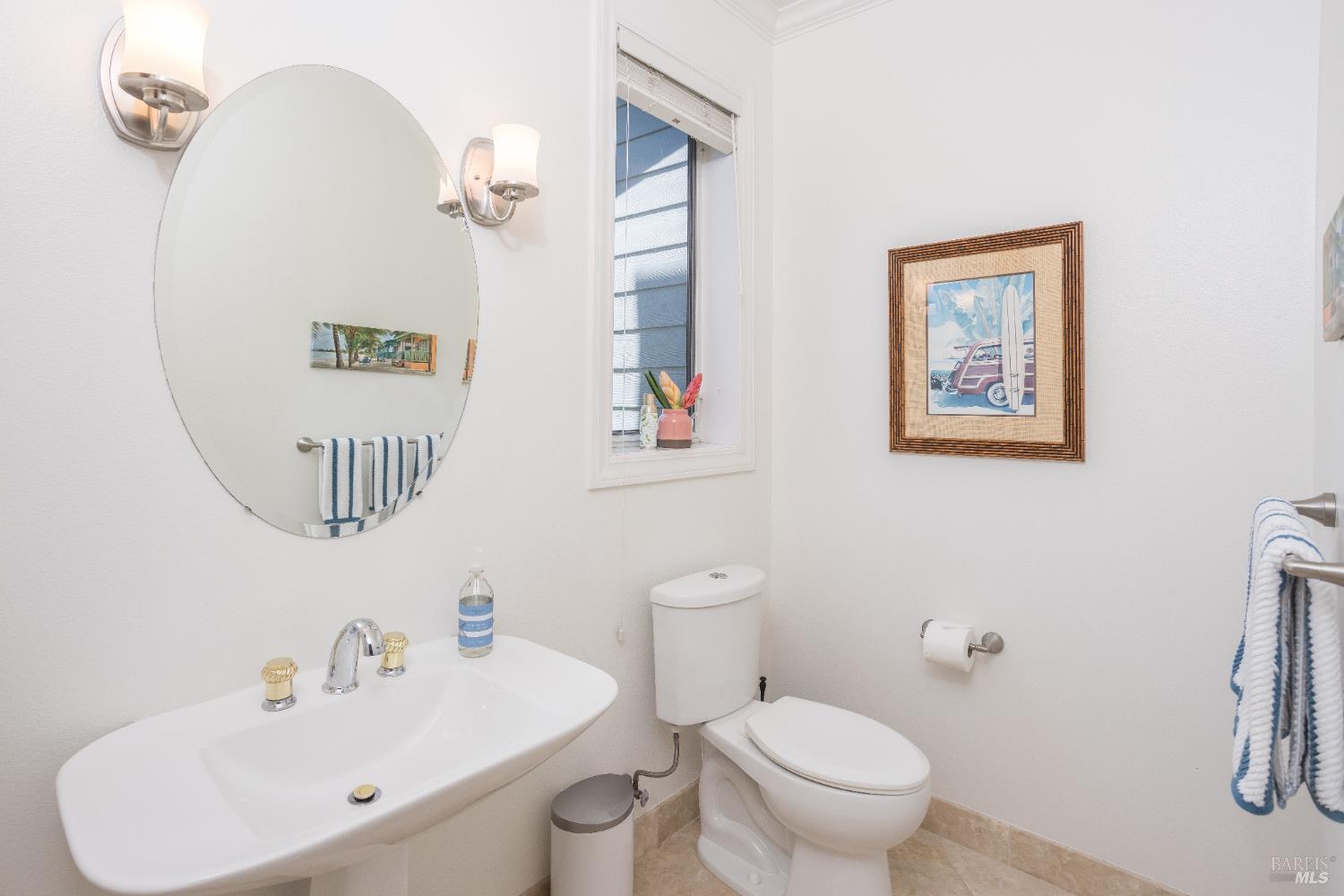 Detail Gallery Image 9 of 19 For 119 Gable Ct, San Rafael,  CA 94903 - 3 Beds | 2/1 Baths