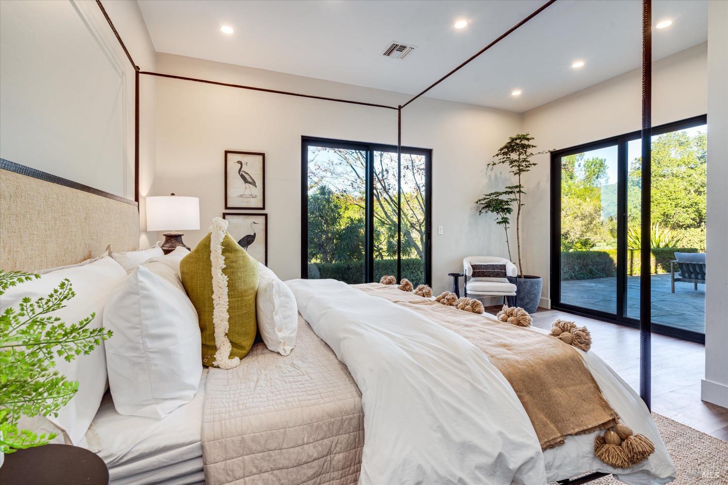 Detail Gallery Image 13 of 35 For 7 Lutge Ct, Napa,  CA 94559 - 4 Beds | 3/1 Baths