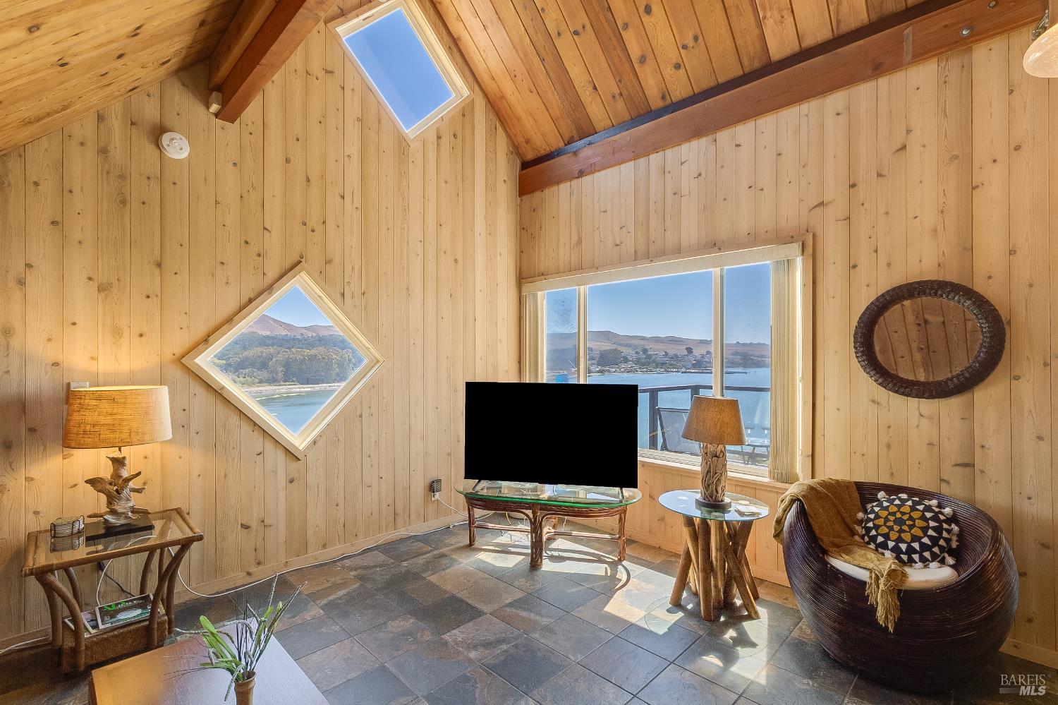 Detail Gallery Image 9 of 28 For 2020 Sandpiper Ct, Bodega Bay,  CA 94923 - 2 Beds | 1 Baths