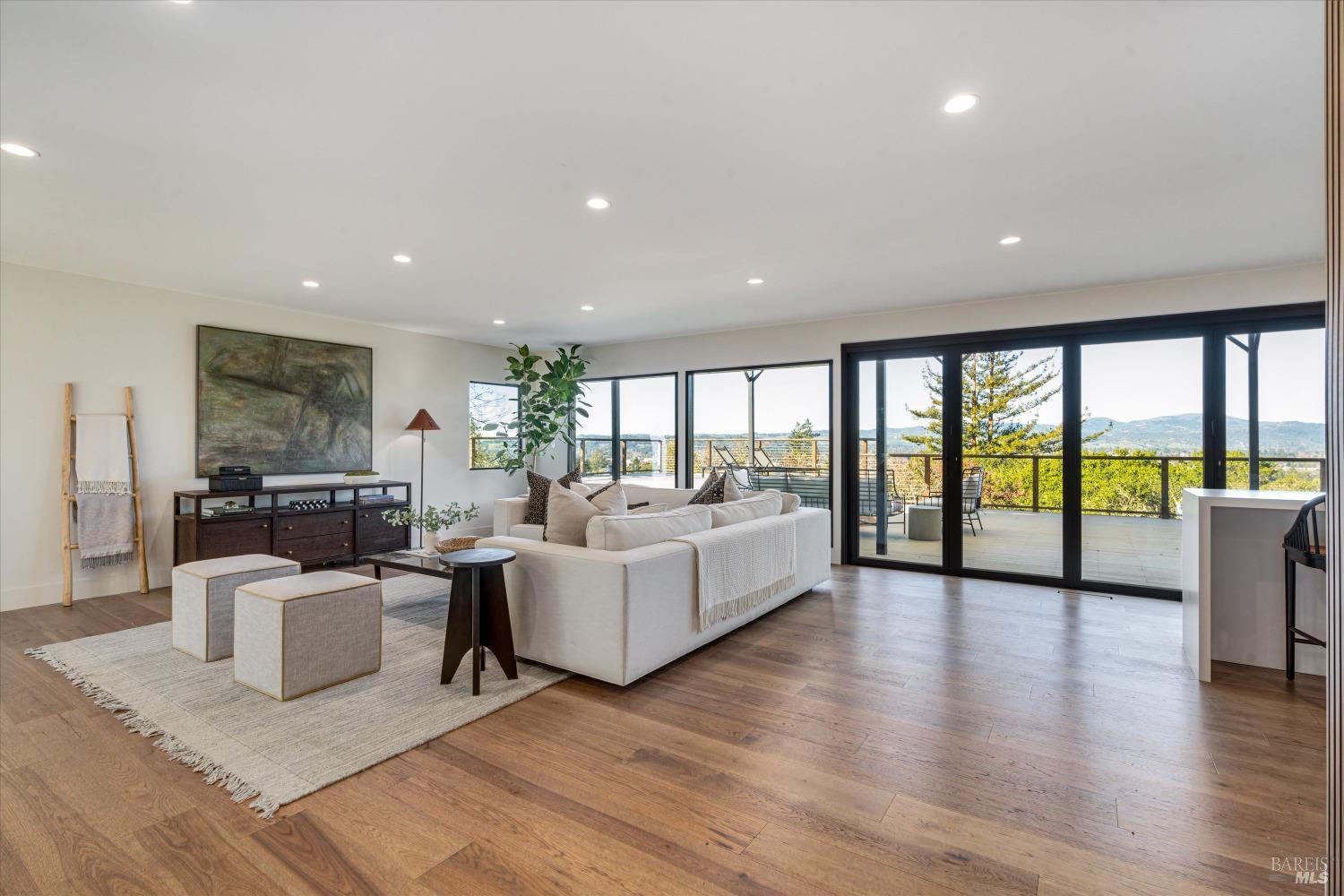 Detail Gallery Image 5 of 35 For 7 Lutge Ct, Napa,  CA 94559 - 4 Beds | 3/1 Baths