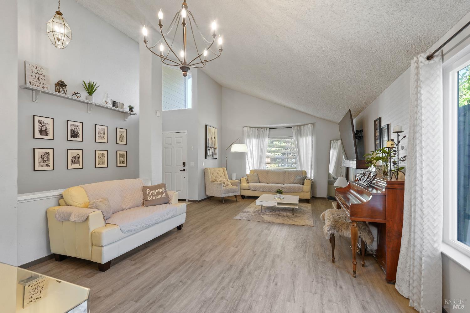 Detail Gallery Image 10 of 46 For 309 Saybrook Ave, Vacaville,  CA 95687 - 4 Beds | 2 Baths