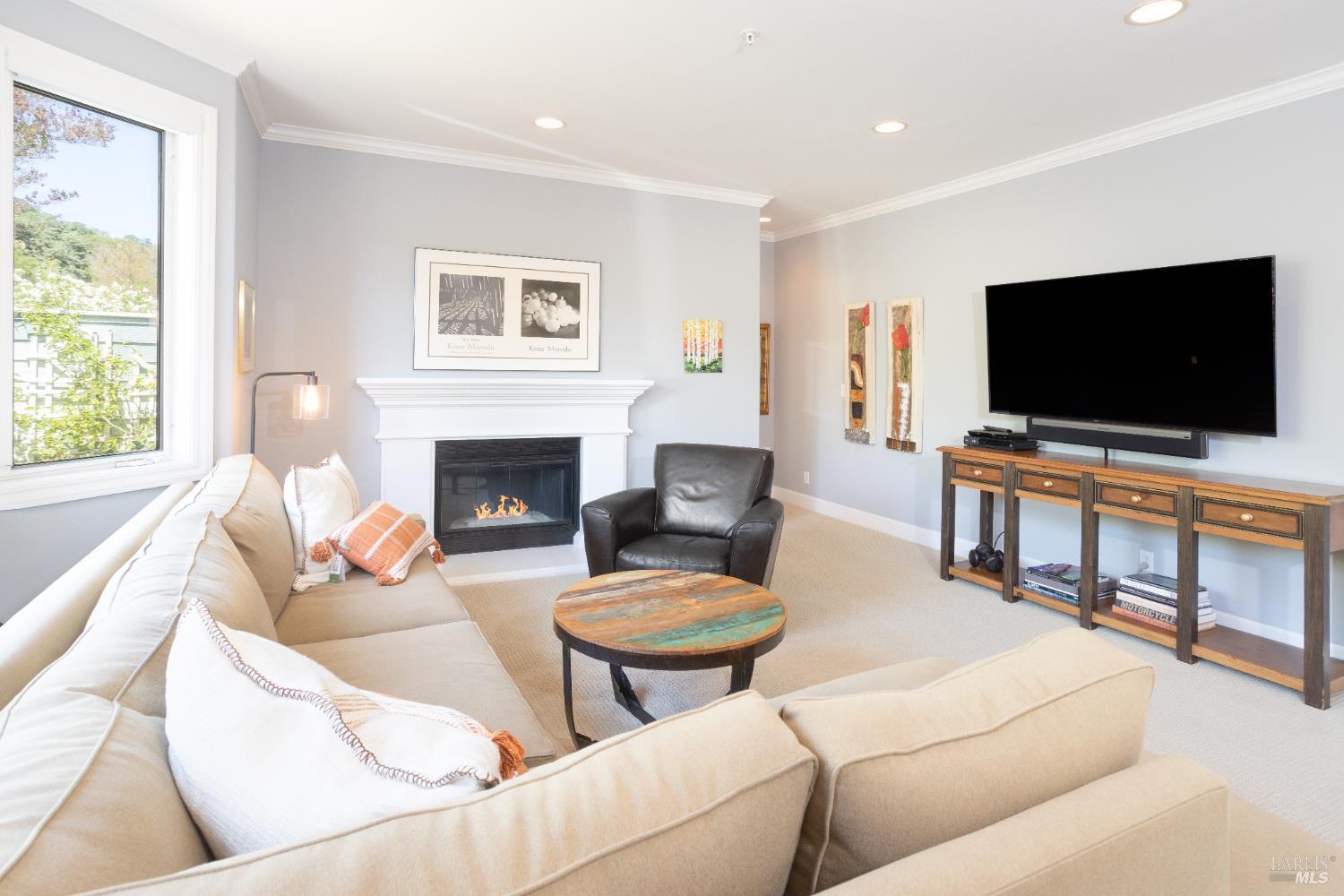 Detail Gallery Image 7 of 19 For 119 Gable Ct, San Rafael,  CA 94903 - 3 Beds | 2/1 Baths