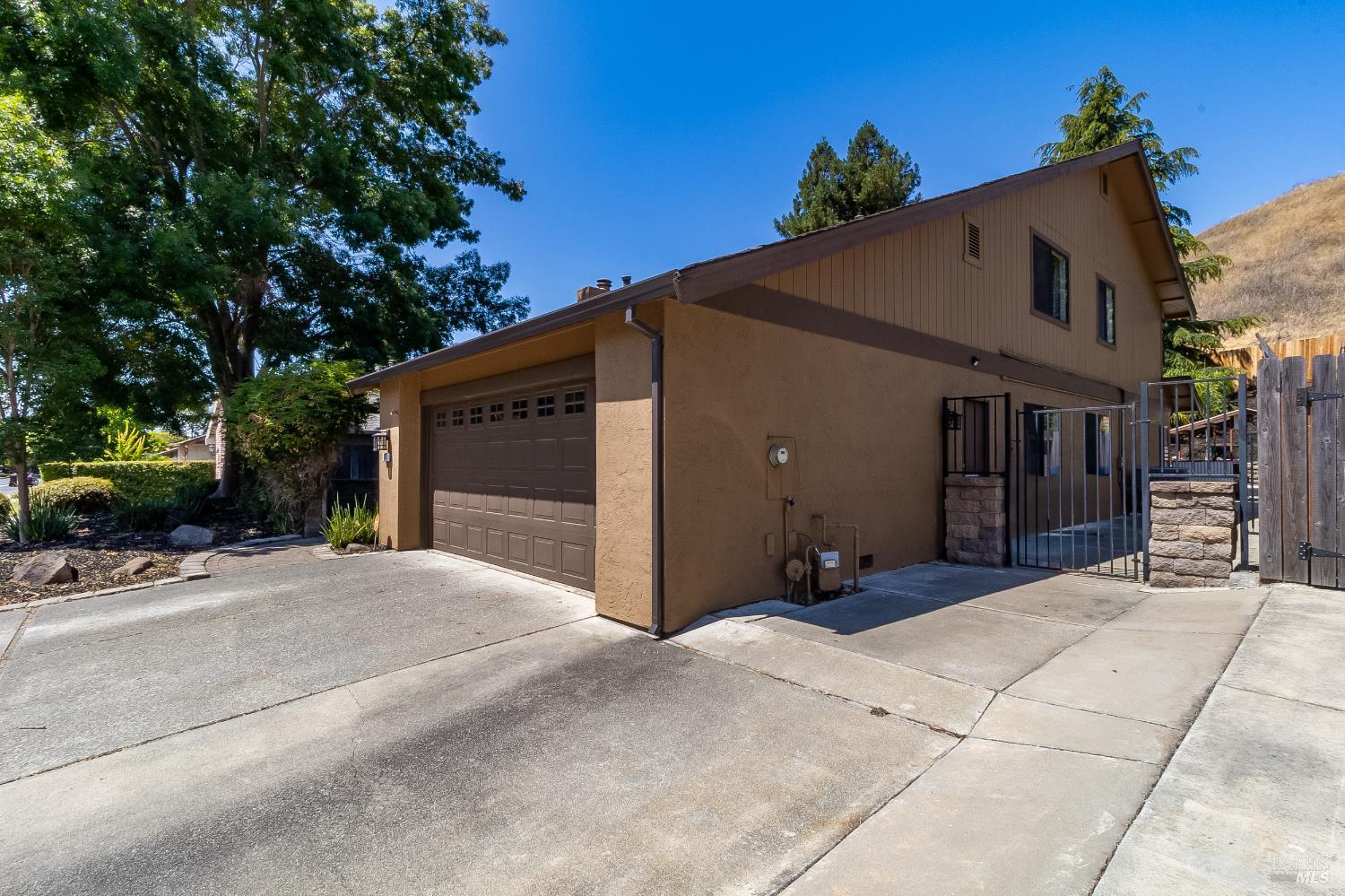 Detail Gallery Image 10 of 76 For 877 Rose Dr, Benicia,  CA 94510 - 4 Beds | 3 Baths