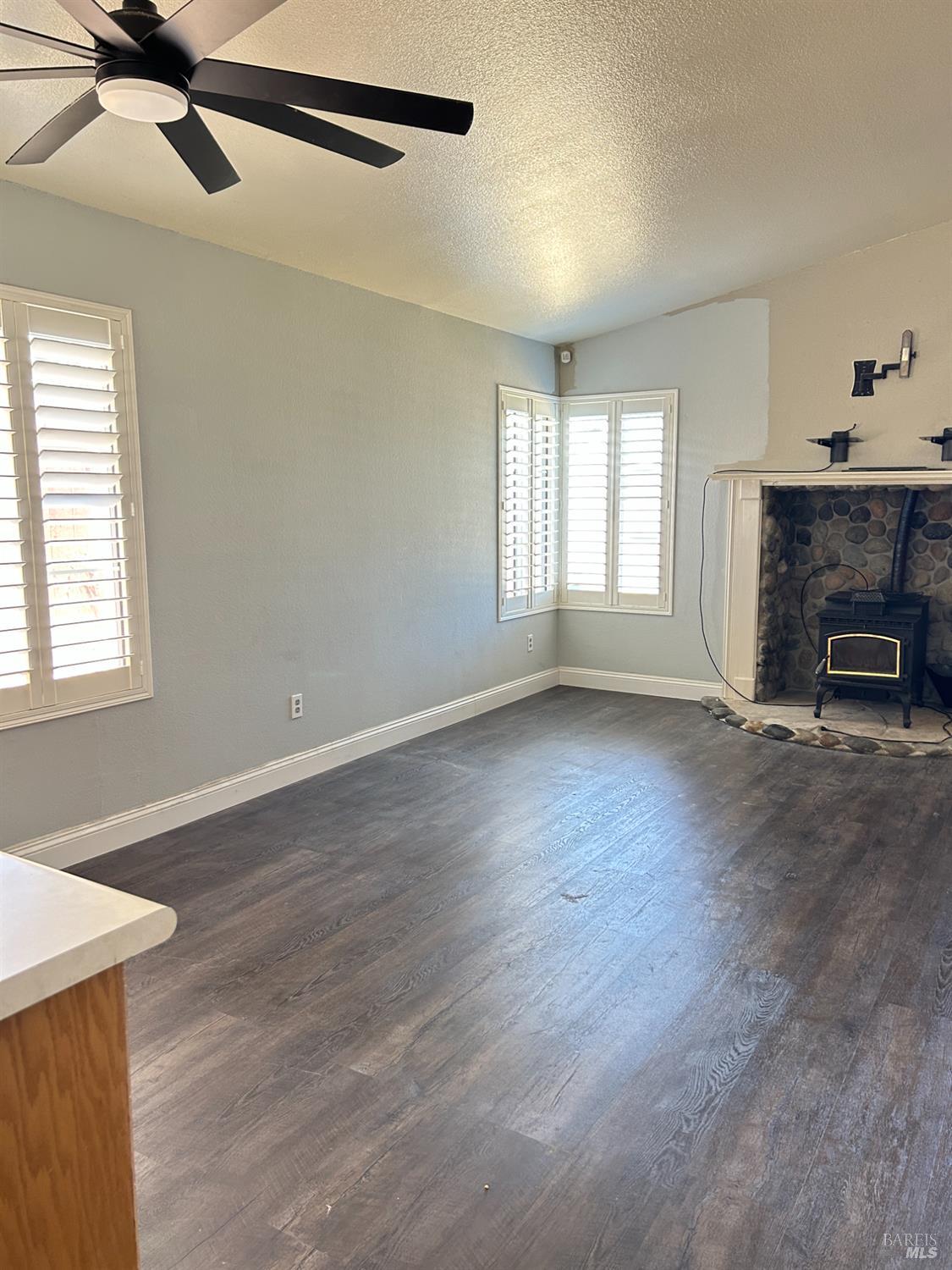 Detail Gallery Image 3 of 11 For 1091 Ruby Dr, Vacaville,  CA 95687 - 4 Beds | 2 Baths