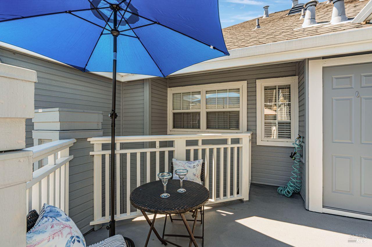 Detail Gallery Image 4 of 44 For 45 Mariners Cir, San Rafael,  CA 94903 - 3 Beds | 2 Baths