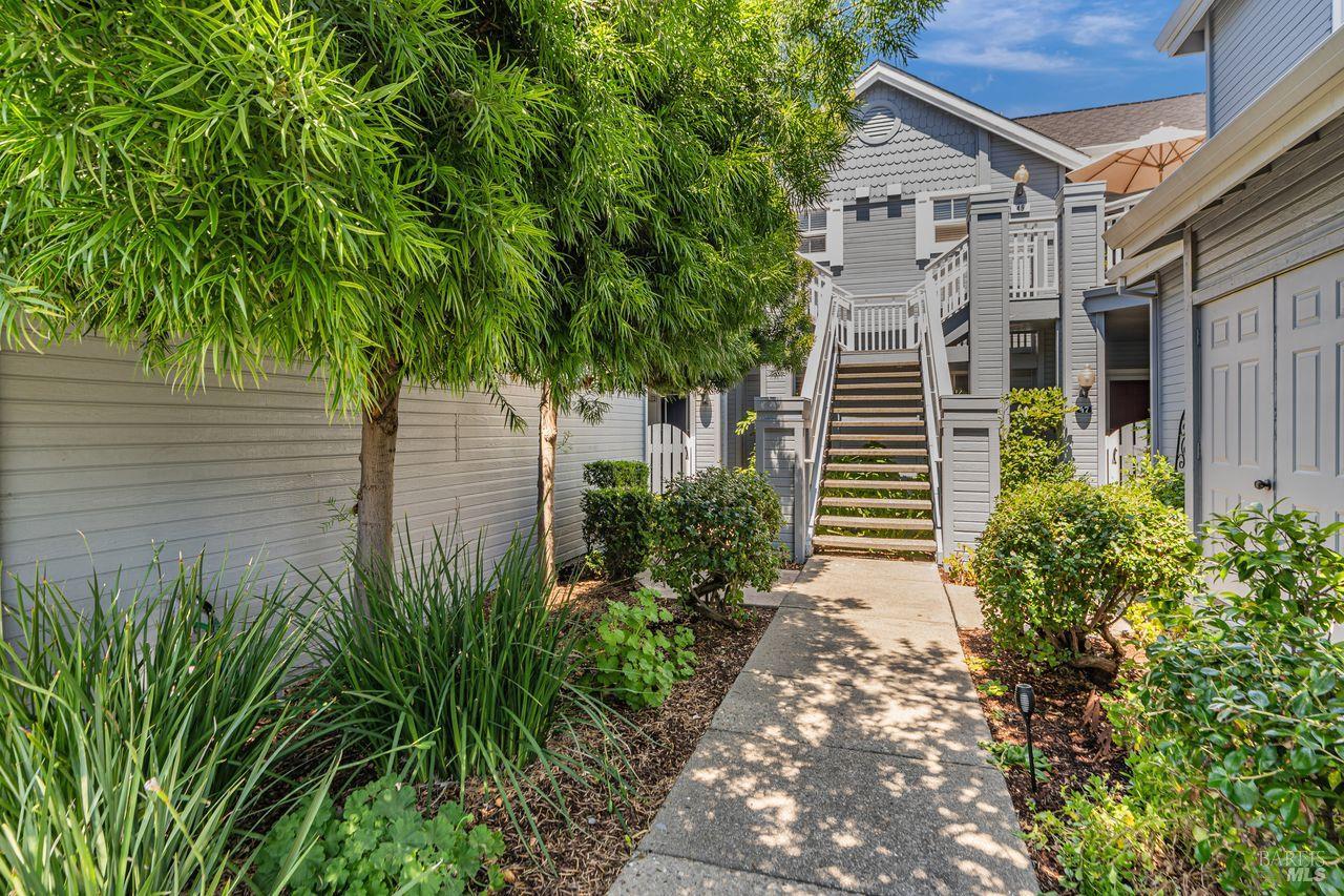Detail Gallery Image 3 of 44 For 45 Mariners Cir, San Rafael,  CA 94903 - 3 Beds | 2 Baths