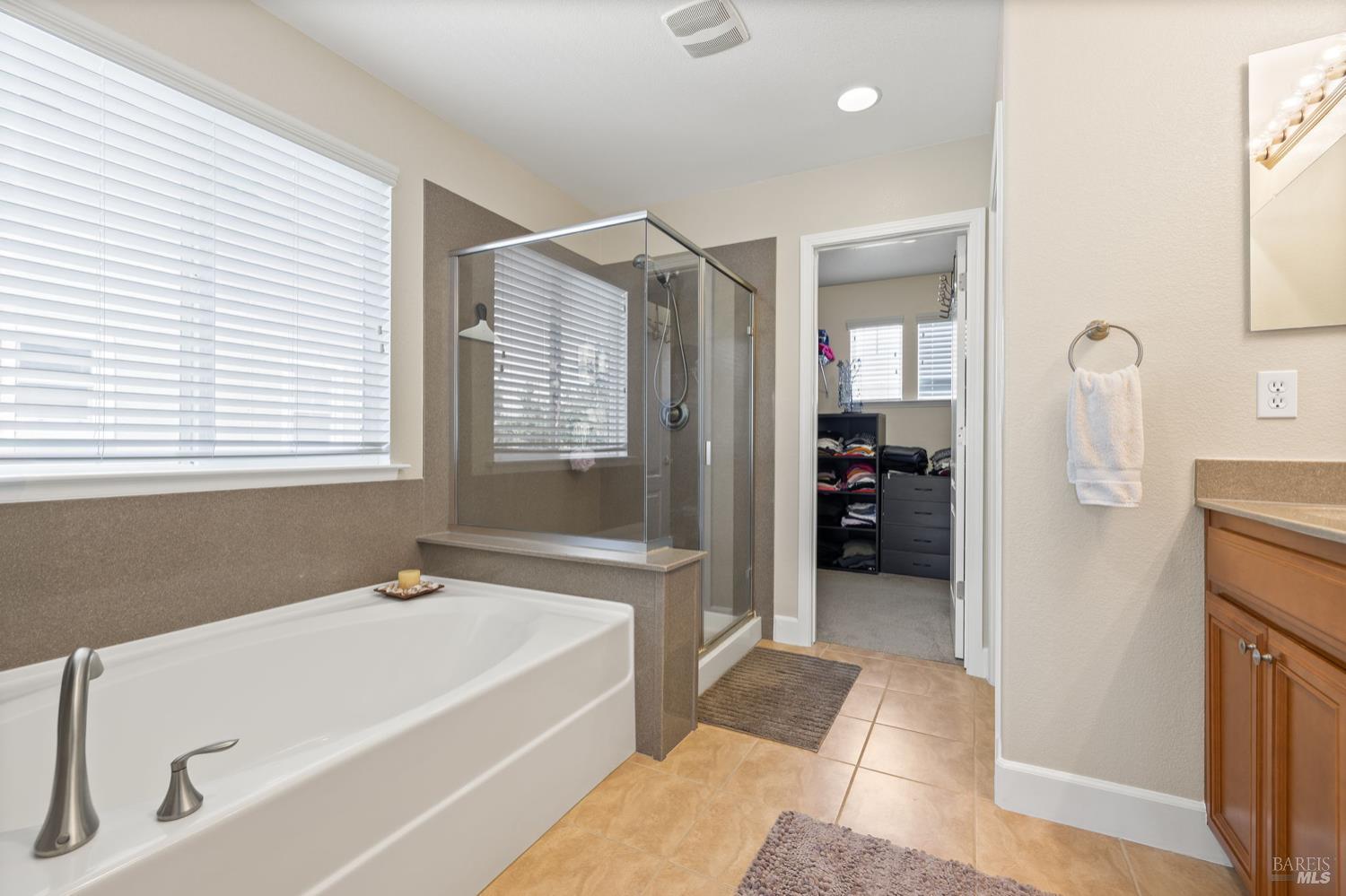 Detail Gallery Image 16 of 27 For 426 Tilden Cir, Vacaville,  CA 95688 - 4 Beds | 2/1 Baths