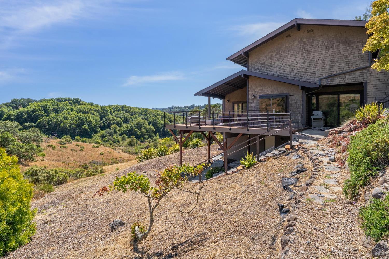 Detail Gallery Image 1 of 1 For 10 Lula Way, Mill Valley,  CA 94941 - 5 Beds | 3/1 Baths