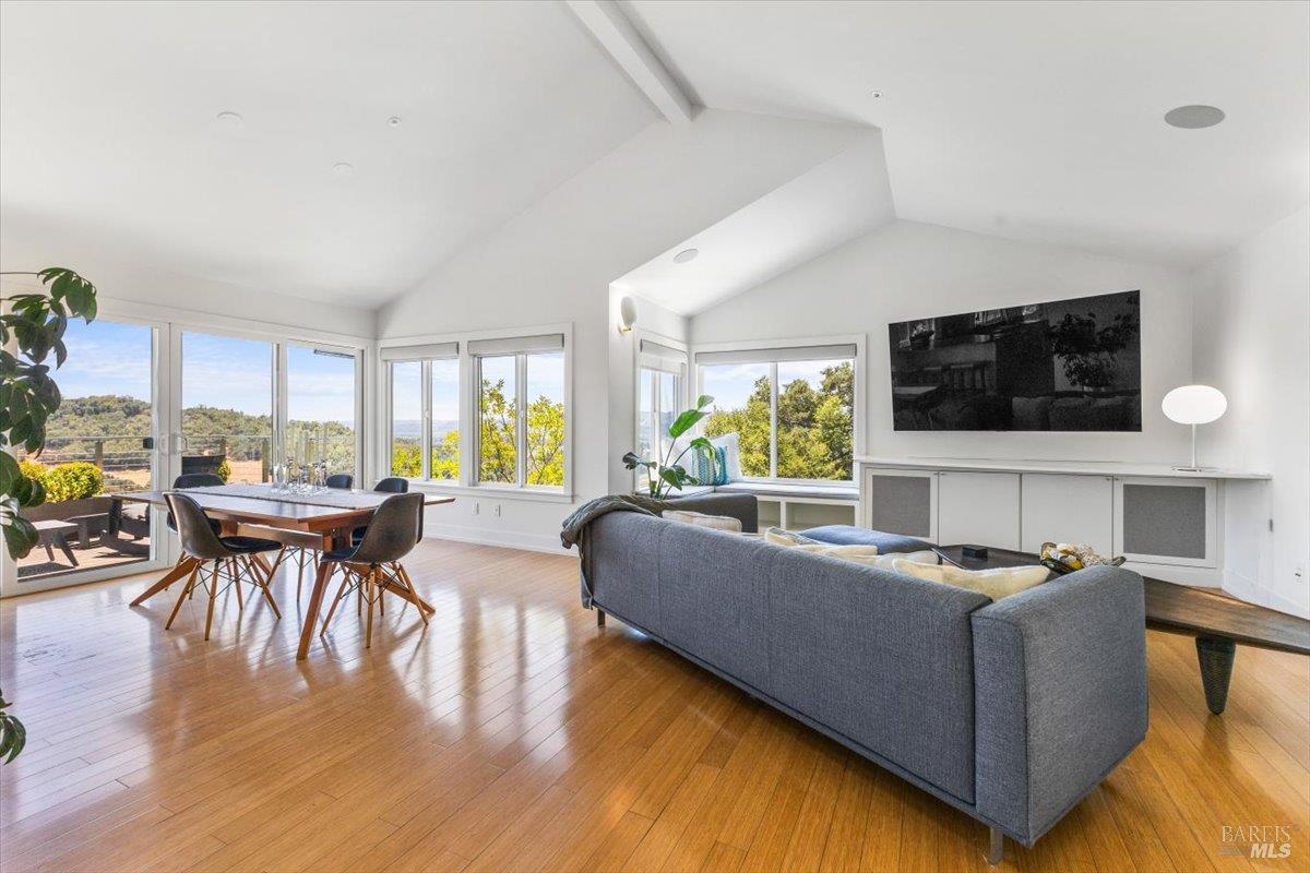 Detail Gallery Image 7 of 58 For 1831 Madrone Ave, Healdsburg,  CA 95448 - 3 Beds | 2/1 Baths