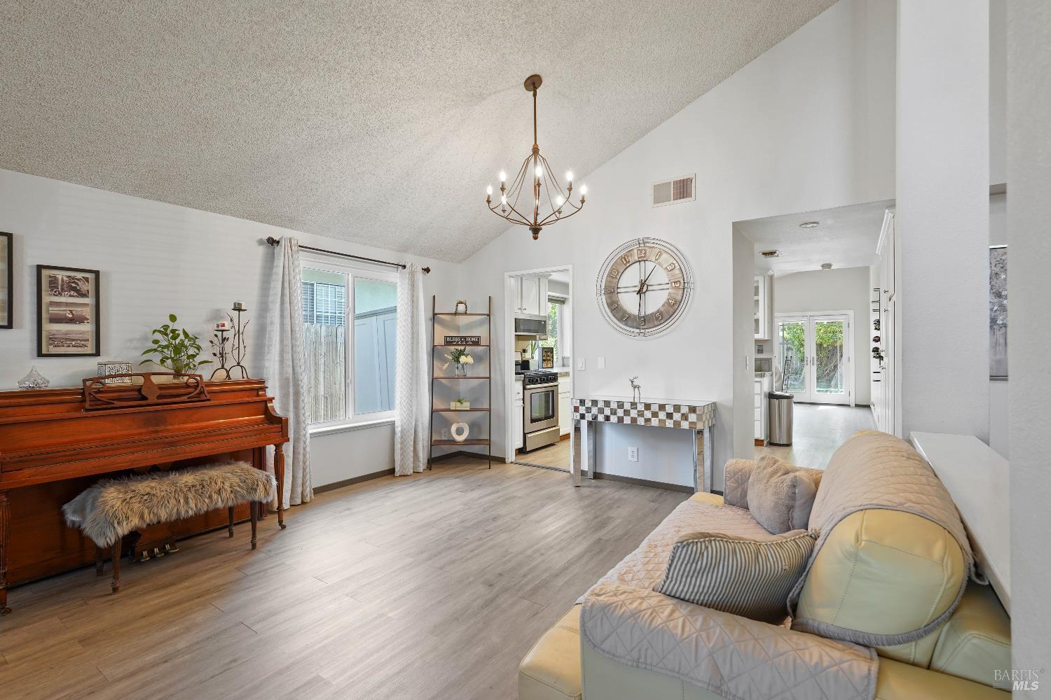 Detail Gallery Image 8 of 46 For 309 Saybrook Ave, Vacaville,  CA 95687 - 4 Beds | 2 Baths