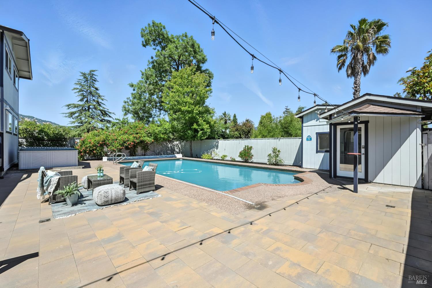 Detail Gallery Image 31 of 41 For 15 Arbor Cir, Novato,  CA 94947 - 5 Beds | 3 Baths